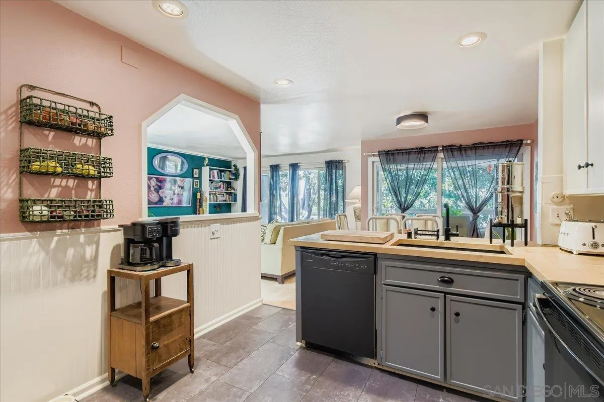 https://cdn.realtyfeed.com/cdn/127/250037305/b169369ec1a7482d6edbe471104b6406.webp