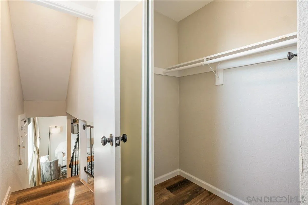 https://cdn.realtyfeed.com/cdn/127/250037306/978da1e6cdceddef6498aecfc8db0228.webp
