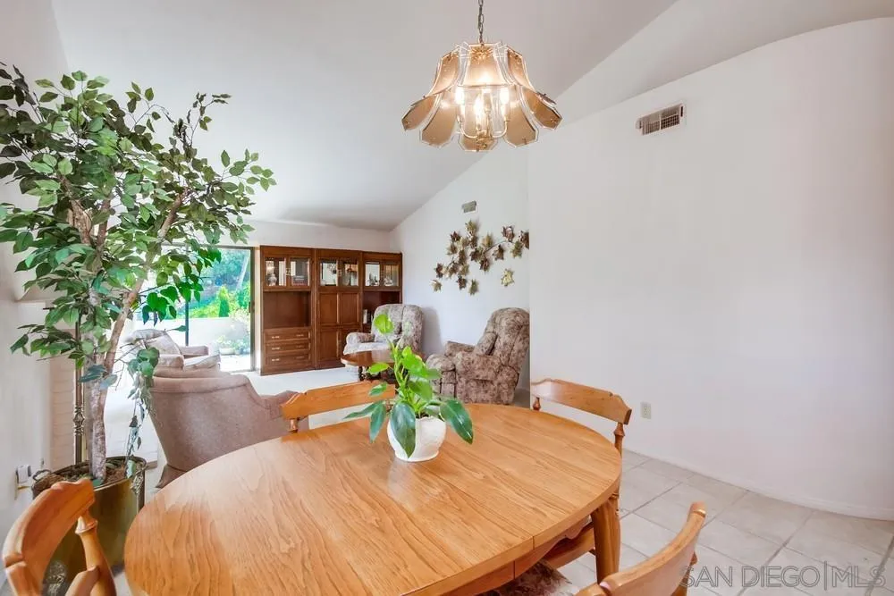 https://cdn.realtyfeed.com/cdn/127/250037308/01016e19711042ee2d9471a00800ce7a.webp