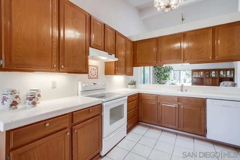 https://cdn.realtyfeed.com/cdn/127/250037308/5c2a236568d62620817715709dd16084.webp