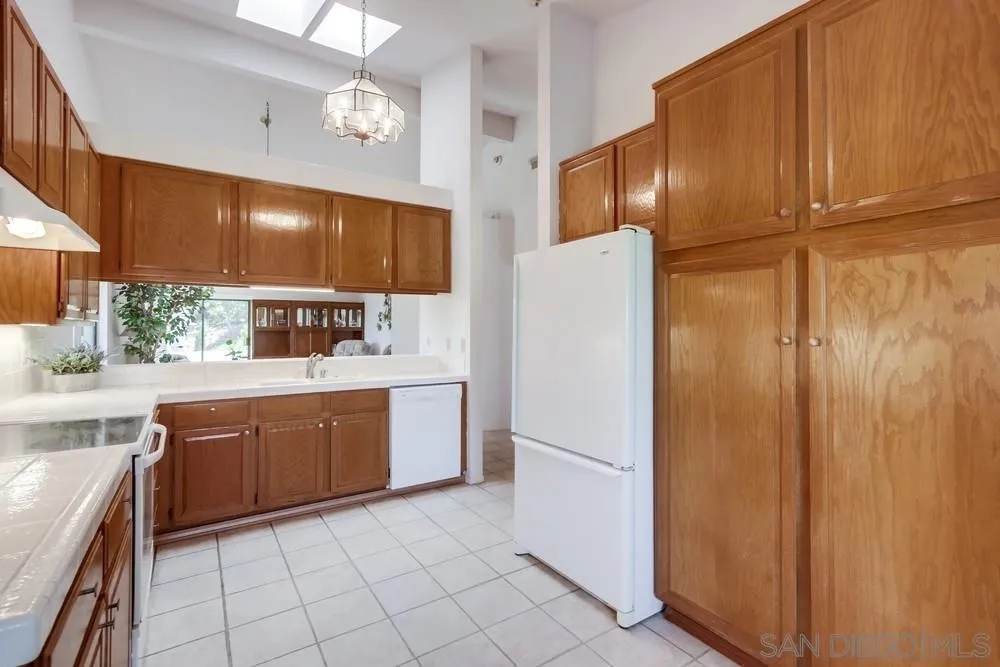 https://cdn.realtyfeed.com/cdn/127/250037308/61c51c059b543d693f48b0c79c49a0fe.webp