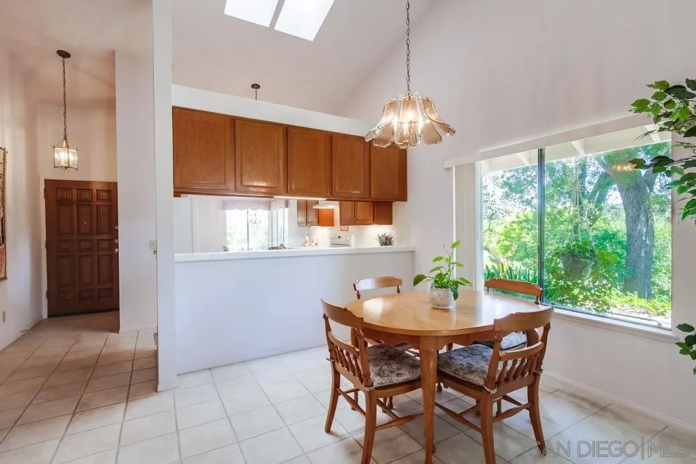 https://cdn.realtyfeed.com/cdn/127/250037308/ce519404174cbd564c21ade2635cdeb7.webp