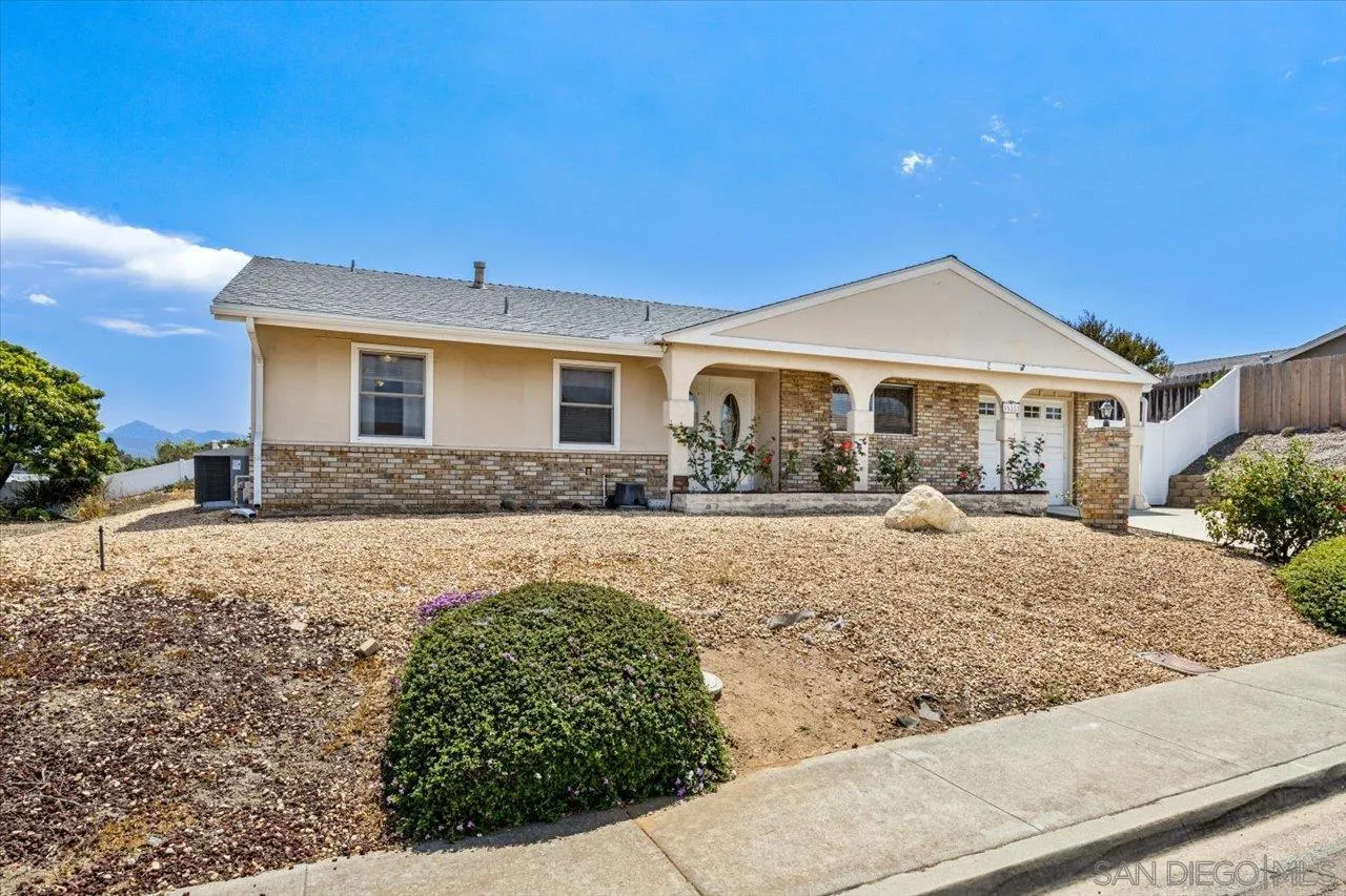 https://cdn.realtyfeed.com/cdn/127/250037311/5ded5518f860125e19774247eac2f2b7.webp