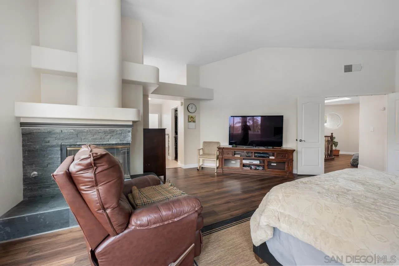 https://cdn.realtyfeed.com/cdn/127/250037312/30a31773f9ed5061b0a060563fef29ec.webp