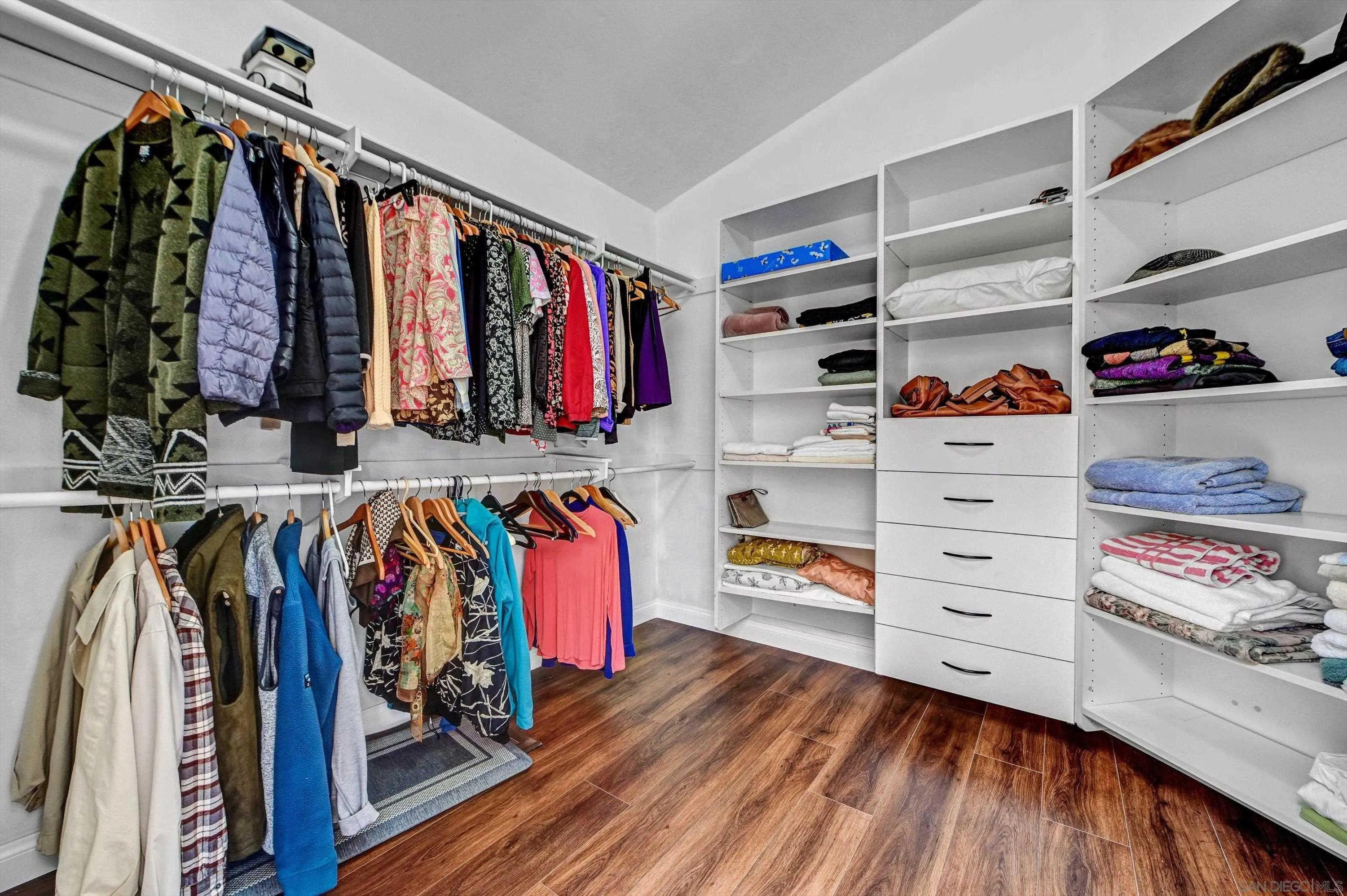https://cdn.realtyfeed.com/cdn/127/250037312/5291731b38b1df7fec6095d052acd53f.webp