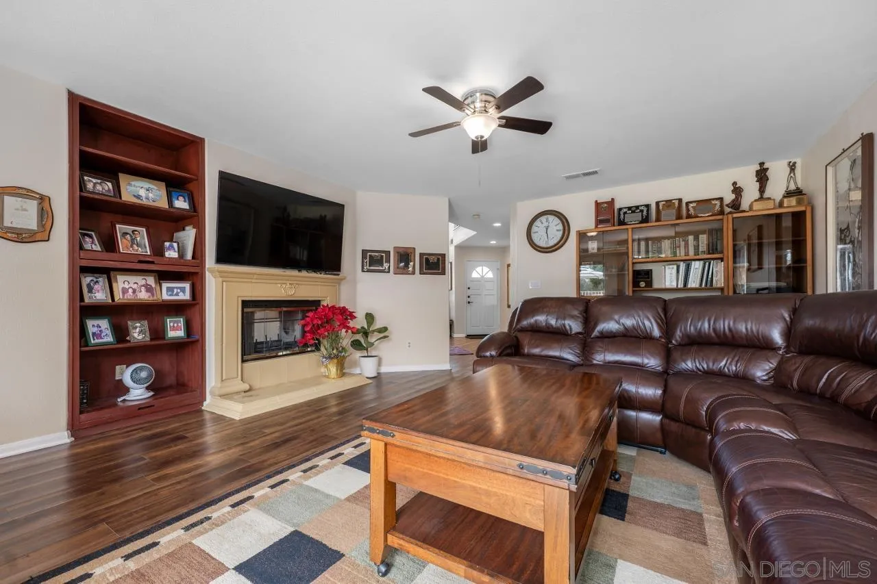 https://cdn.realtyfeed.com/cdn/127/250037312/b2fa8ae2c2f7ae96aca9c68ff57f1915.webp