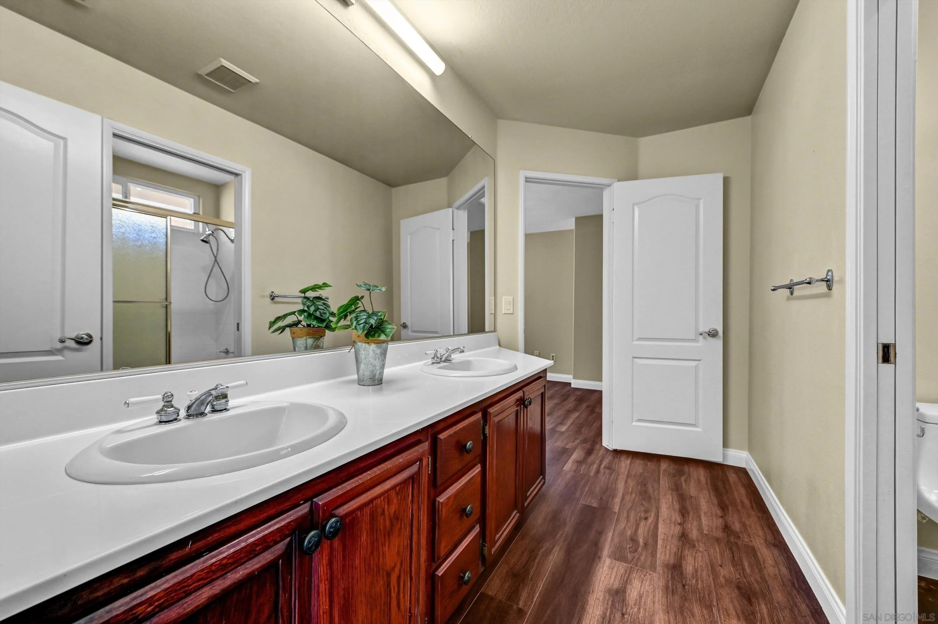 https://cdn.realtyfeed.com/cdn/127/250037312/c794eb690e3a91855ed1a323292ff227.webp