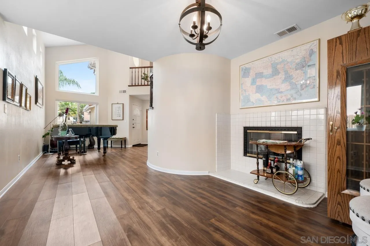 https://cdn.realtyfeed.com/cdn/127/250037312/cf7c00b94d2a494ebc892ae3e80b1f1b.webp