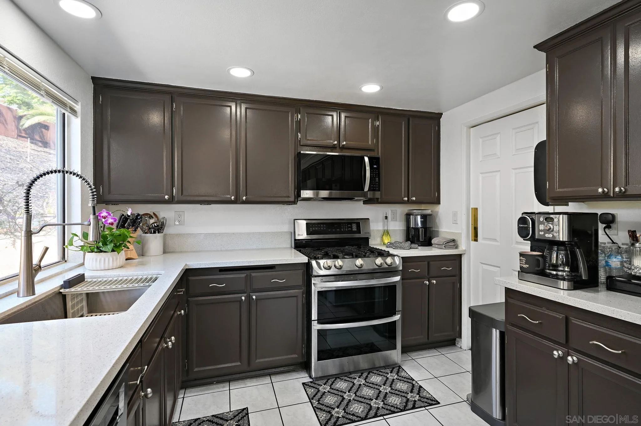 https://cdn.realtyfeed.com/cdn/127/250037313/248808687df1087e3cf1bc7c547f2ec0.webp