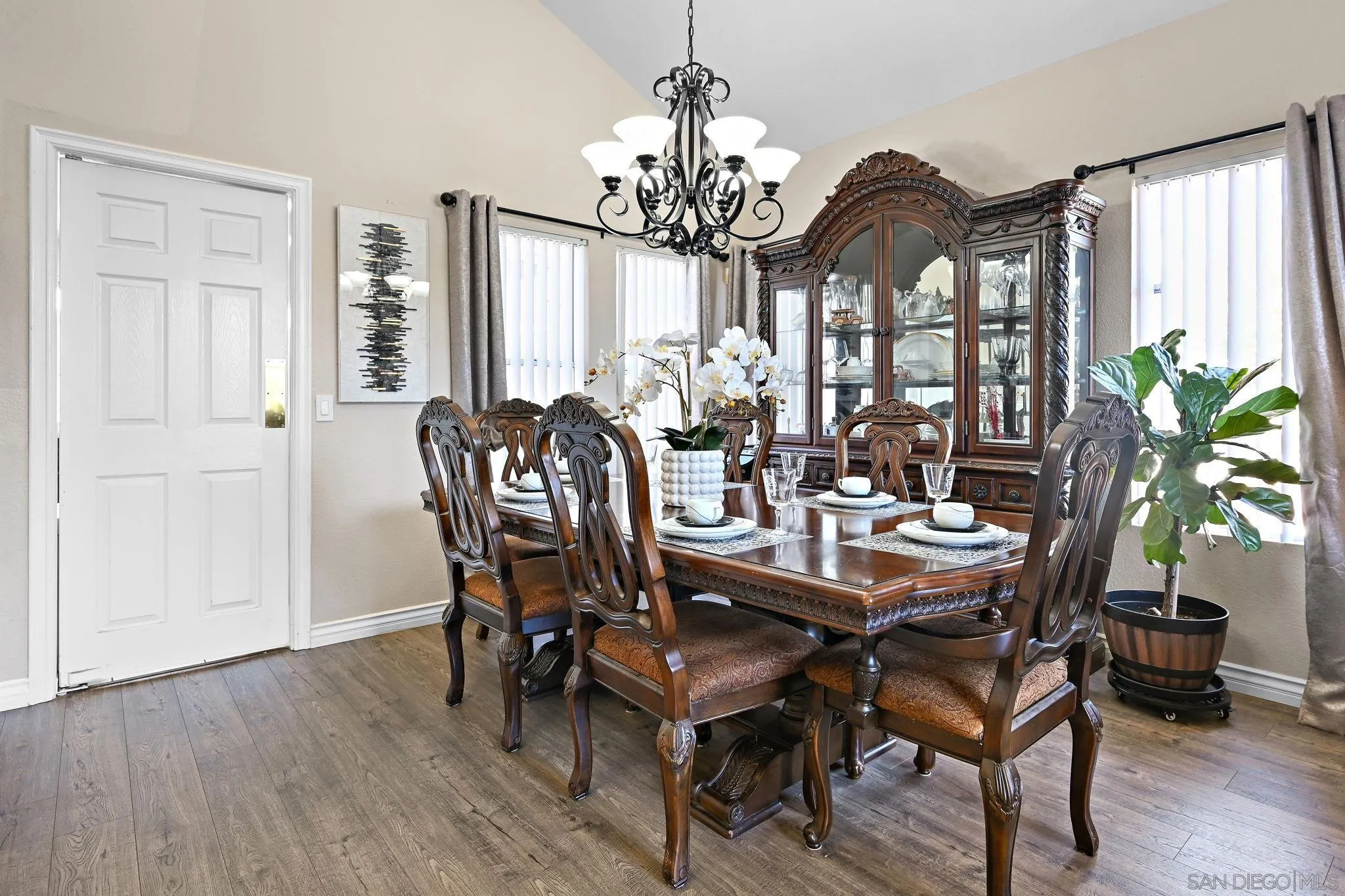 https://cdn.realtyfeed.com/cdn/127/250037313/4b332b1f64e5af9d89d5ad7ef4512f9d.webp