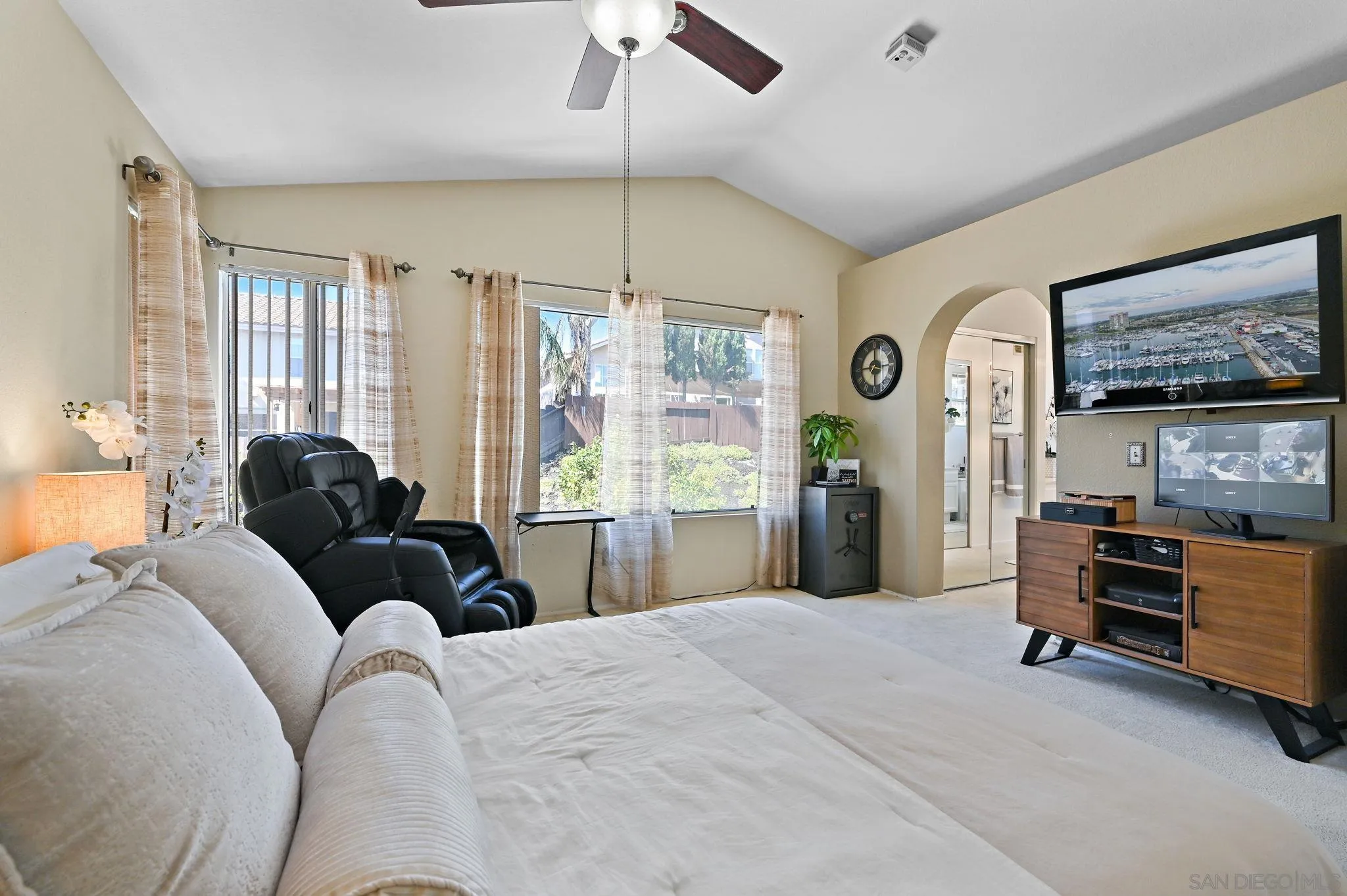 https://cdn.realtyfeed.com/cdn/127/250037313/597fde1570f54ea729e39cc3146b9588.webp