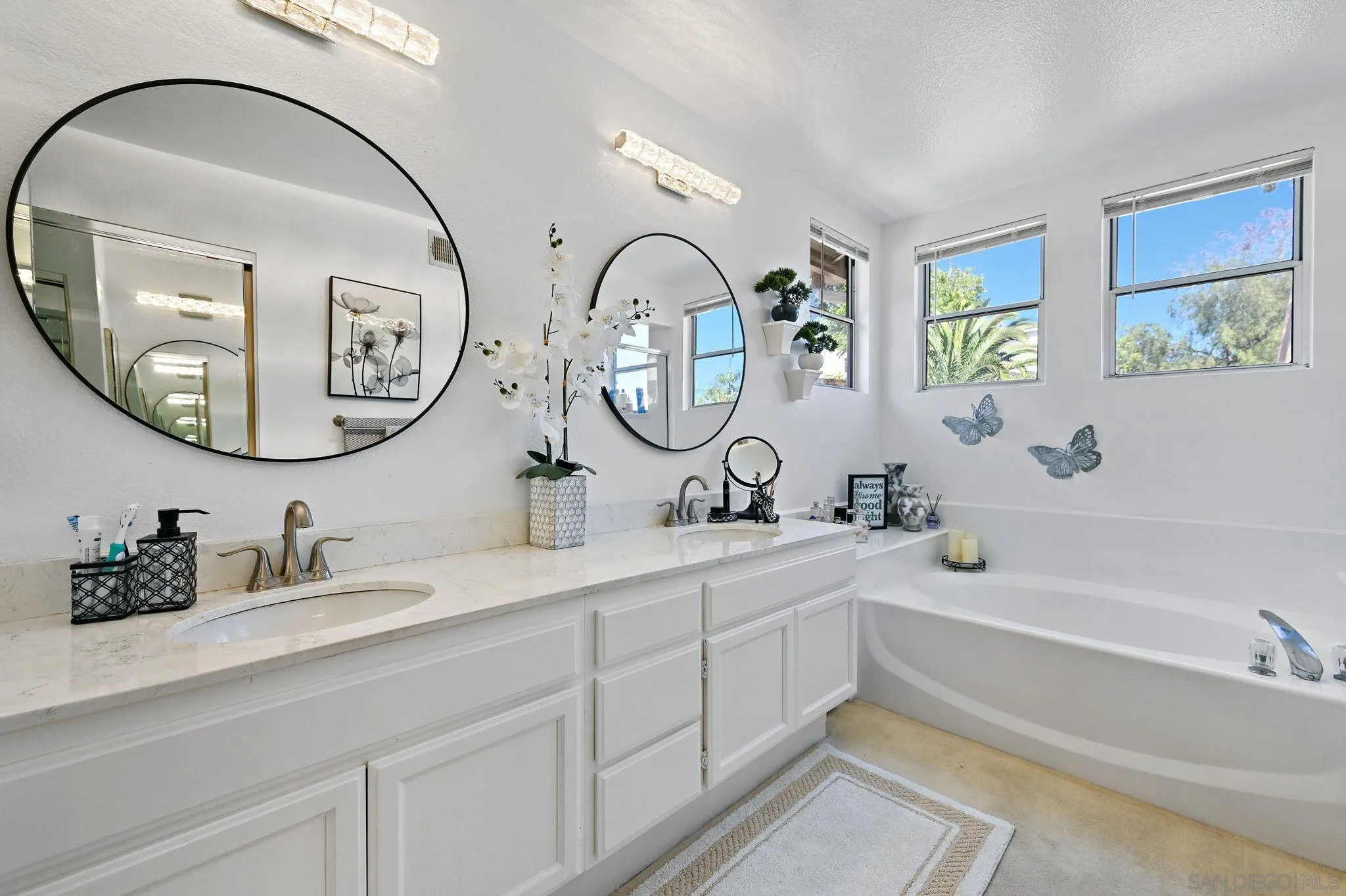 https://cdn.realtyfeed.com/cdn/127/250037313/dc1e52676acb185ce4ea78319130c217.webp