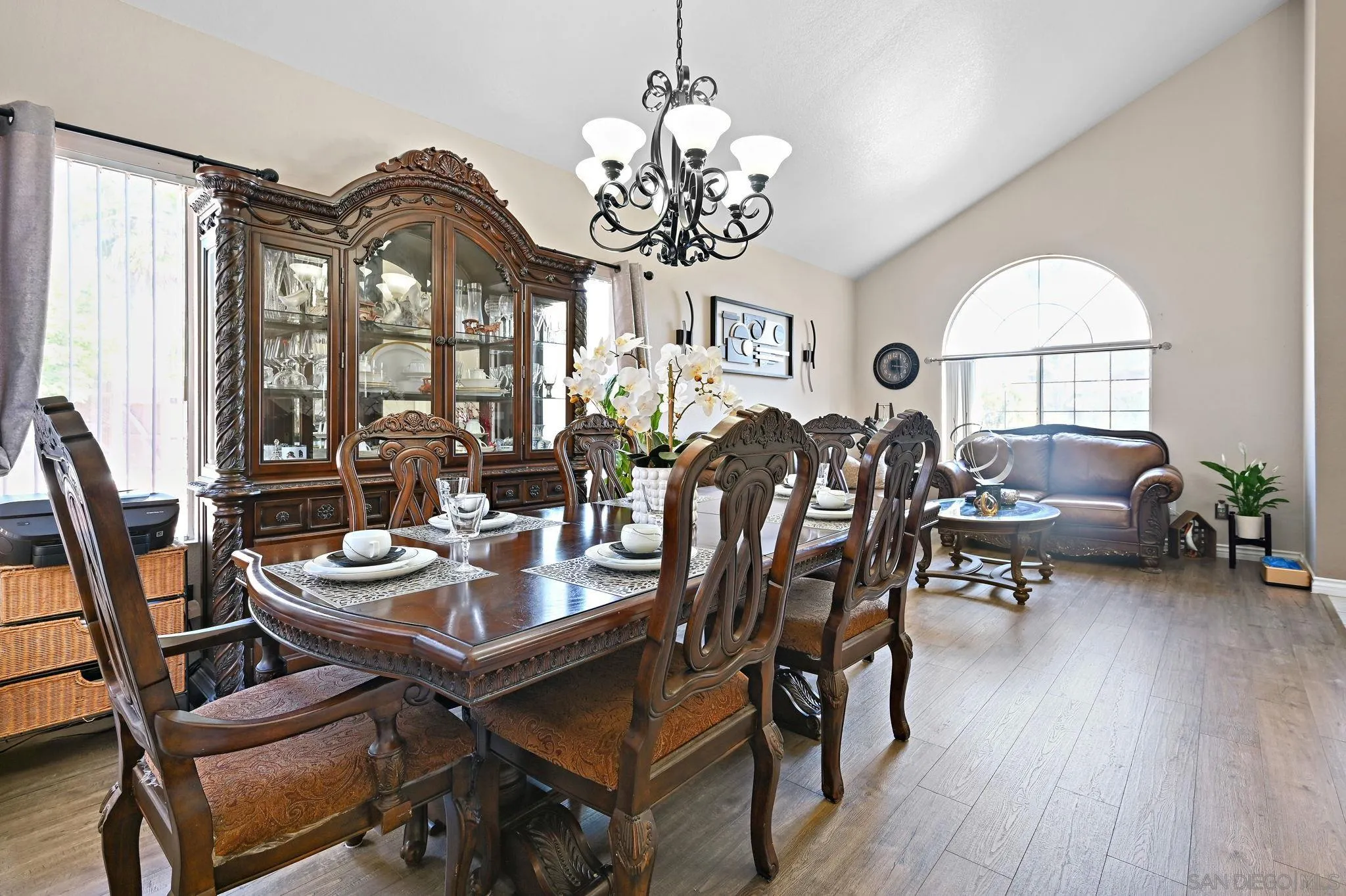 https://cdn.realtyfeed.com/cdn/127/250037313/e4ed2b0d2b8871215f0fbe12cd68f4b0.webp