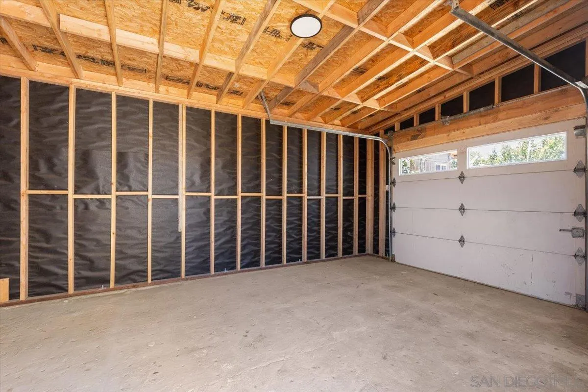 https://cdn.realtyfeed.com/cdn/127/250037315/808e8cbb6cf4399de6521a2d8b6b56d8.webp