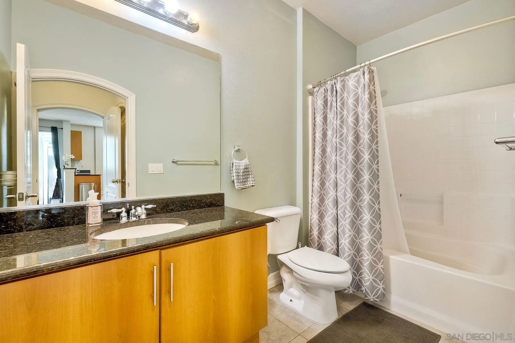 Photo #17: 250037317 Listing: Photo #17