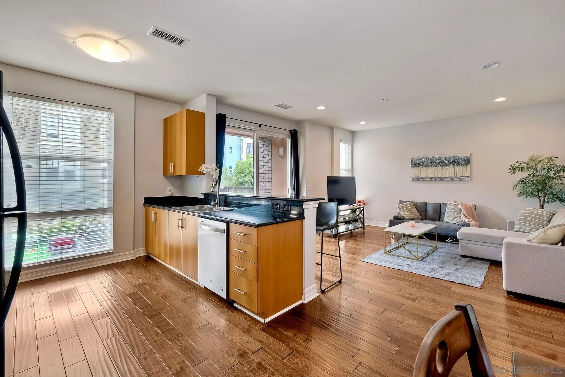 Photo #4: 250037317 Listing 