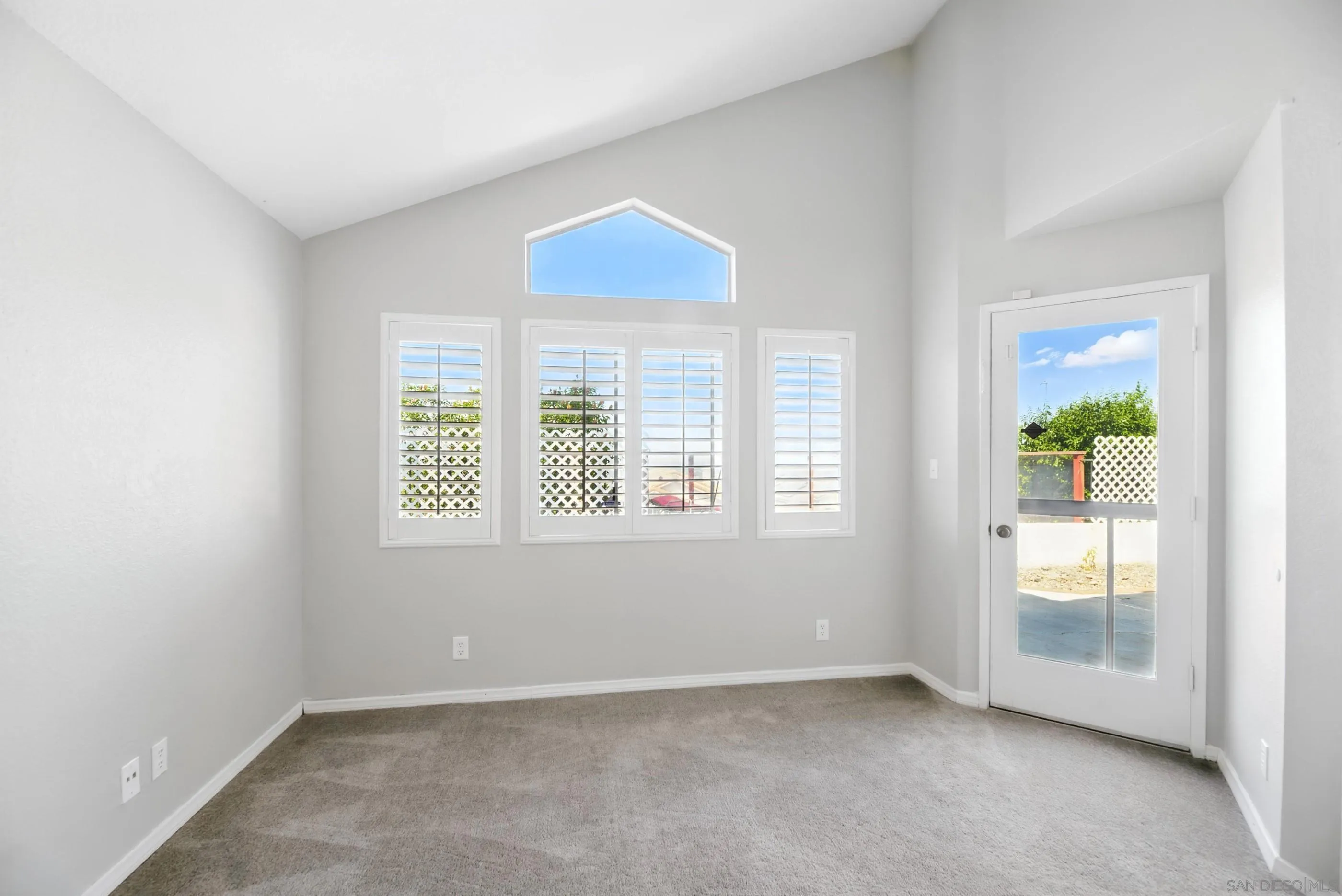 https://cdn.realtyfeed.com/cdn/127/250037319/284bd6f0c512a400a030f382826348a1.webp