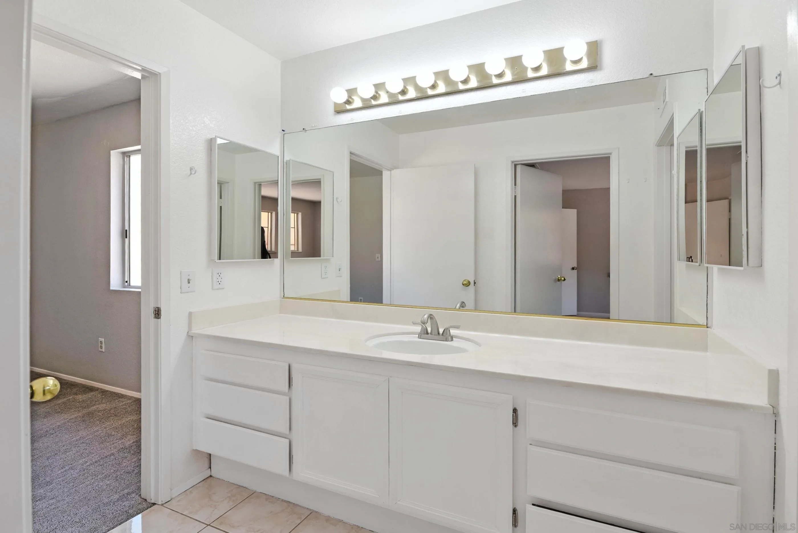 https://cdn.realtyfeed.com/cdn/127/250037319/29e55cc31bd1dafc522cb88596c5c5bb.webp