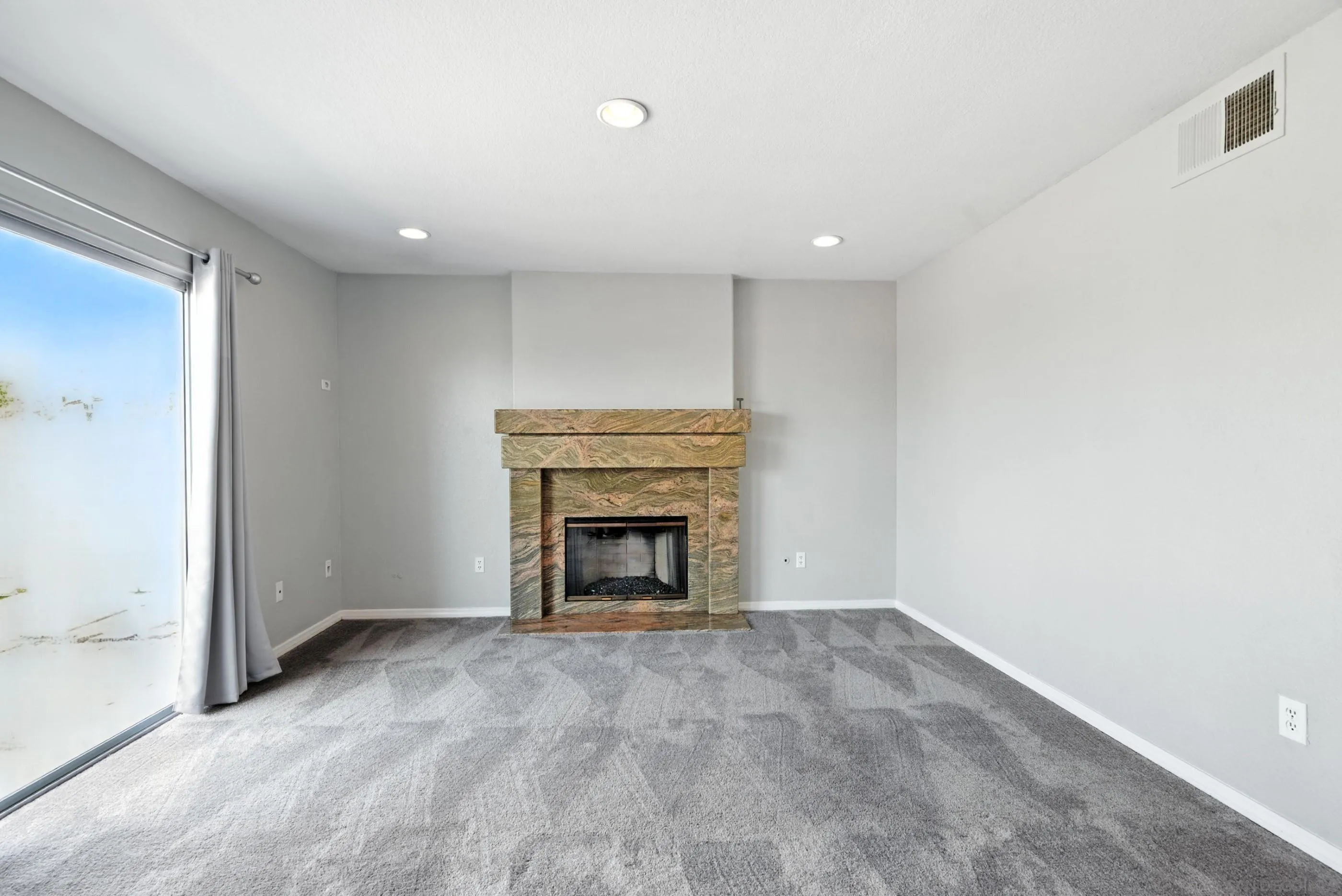 https://cdn.realtyfeed.com/cdn/127/250037319/3f2d294821571d4e767c523f7ebca46f.webp