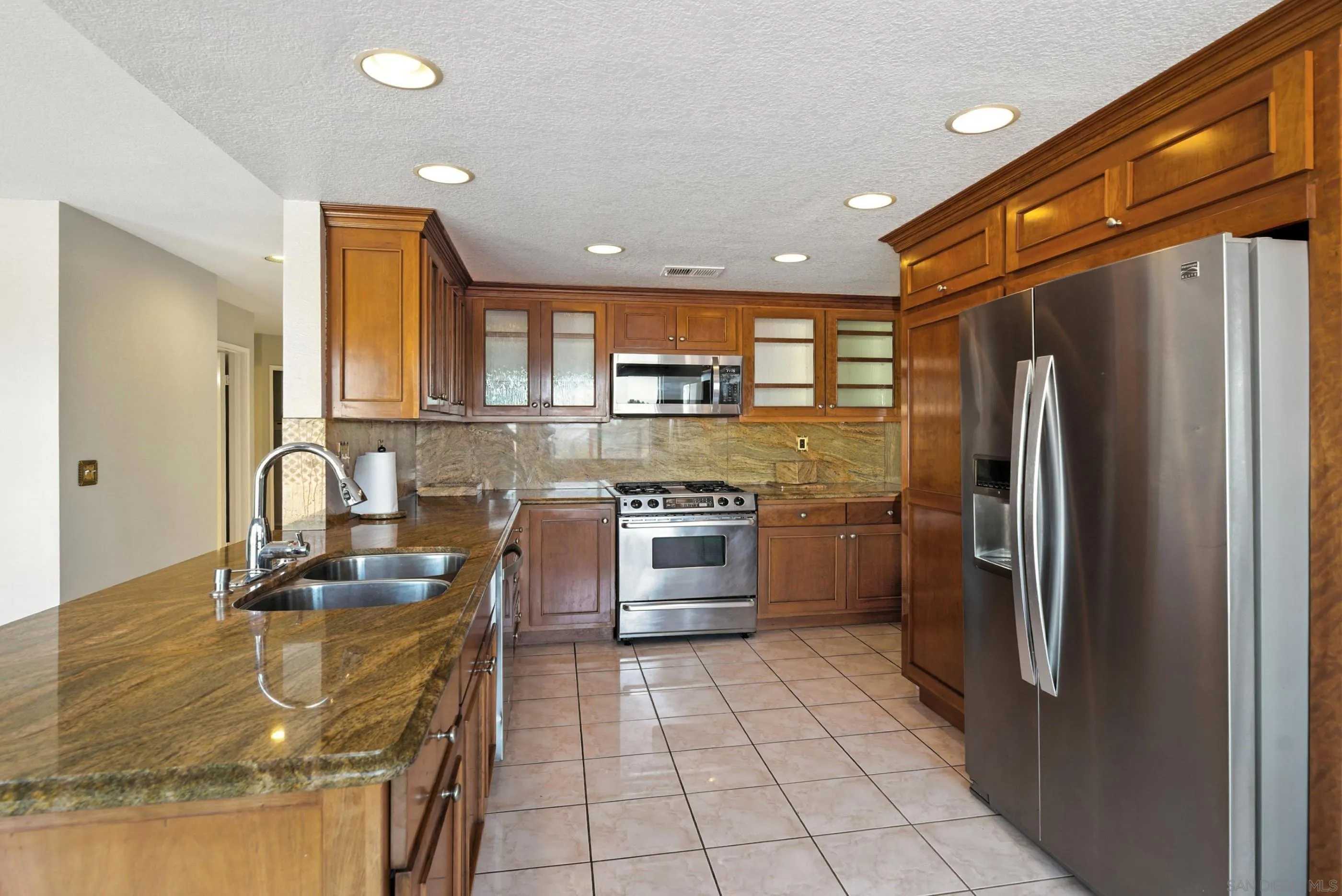 https://cdn.realtyfeed.com/cdn/127/250037319/41ed6509cbd4839ff42073f1a7c97541.webp