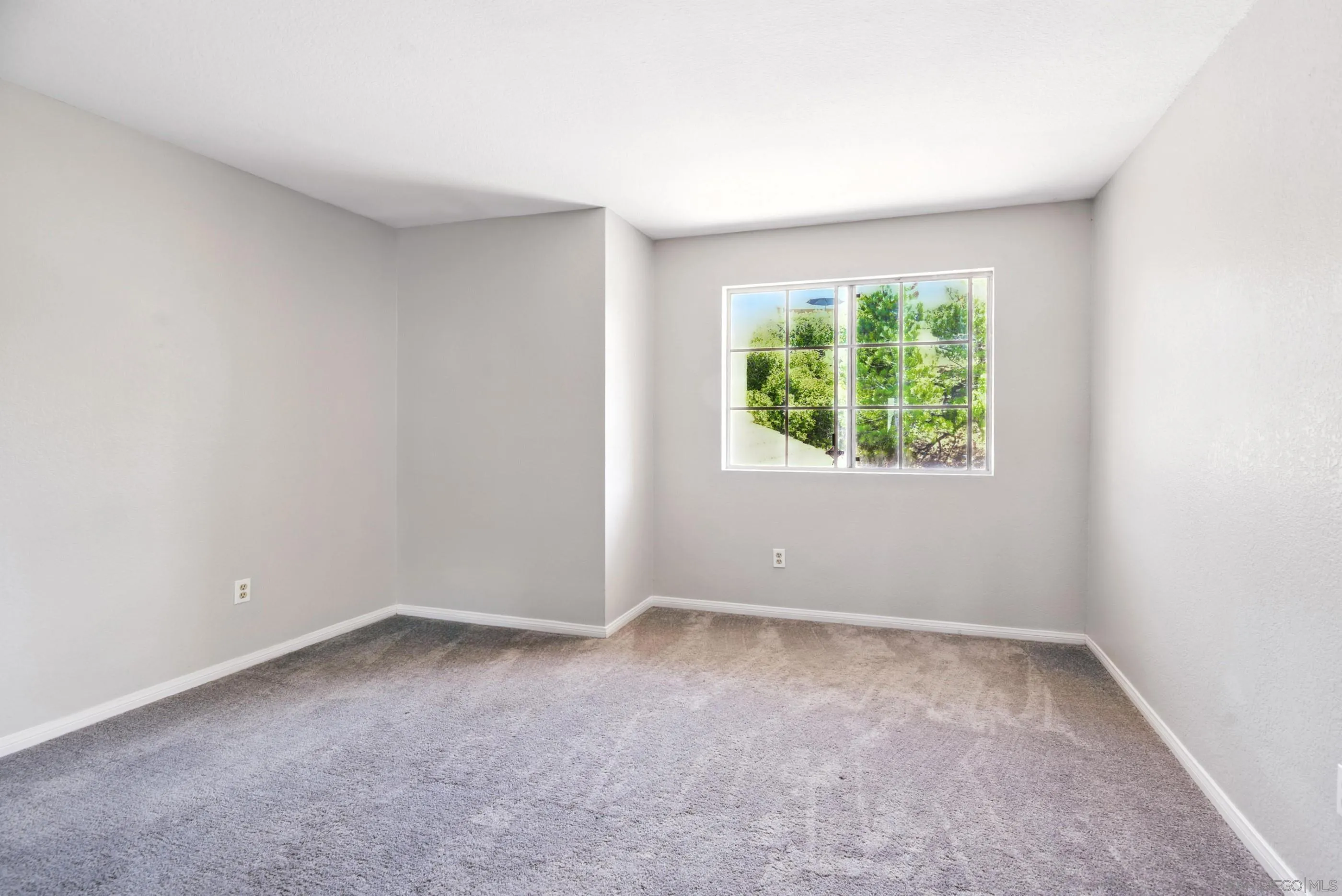 https://cdn.realtyfeed.com/cdn/127/250037319/60cb61c27dc66502e96084641010f30a.webp