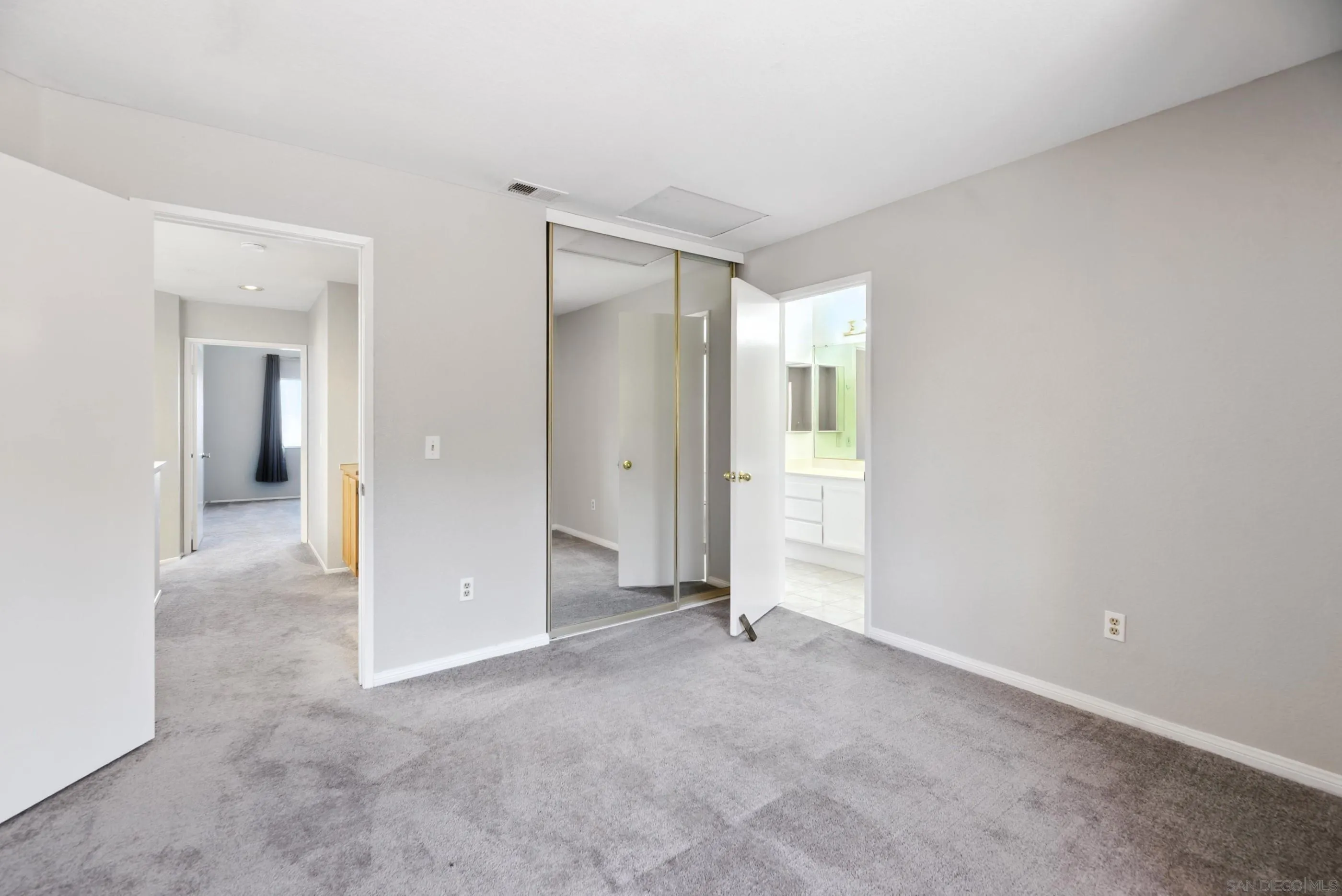 https://cdn.realtyfeed.com/cdn/127/250037319/6f13d2558dbfd12d5239dfe09f4d2b07.webp