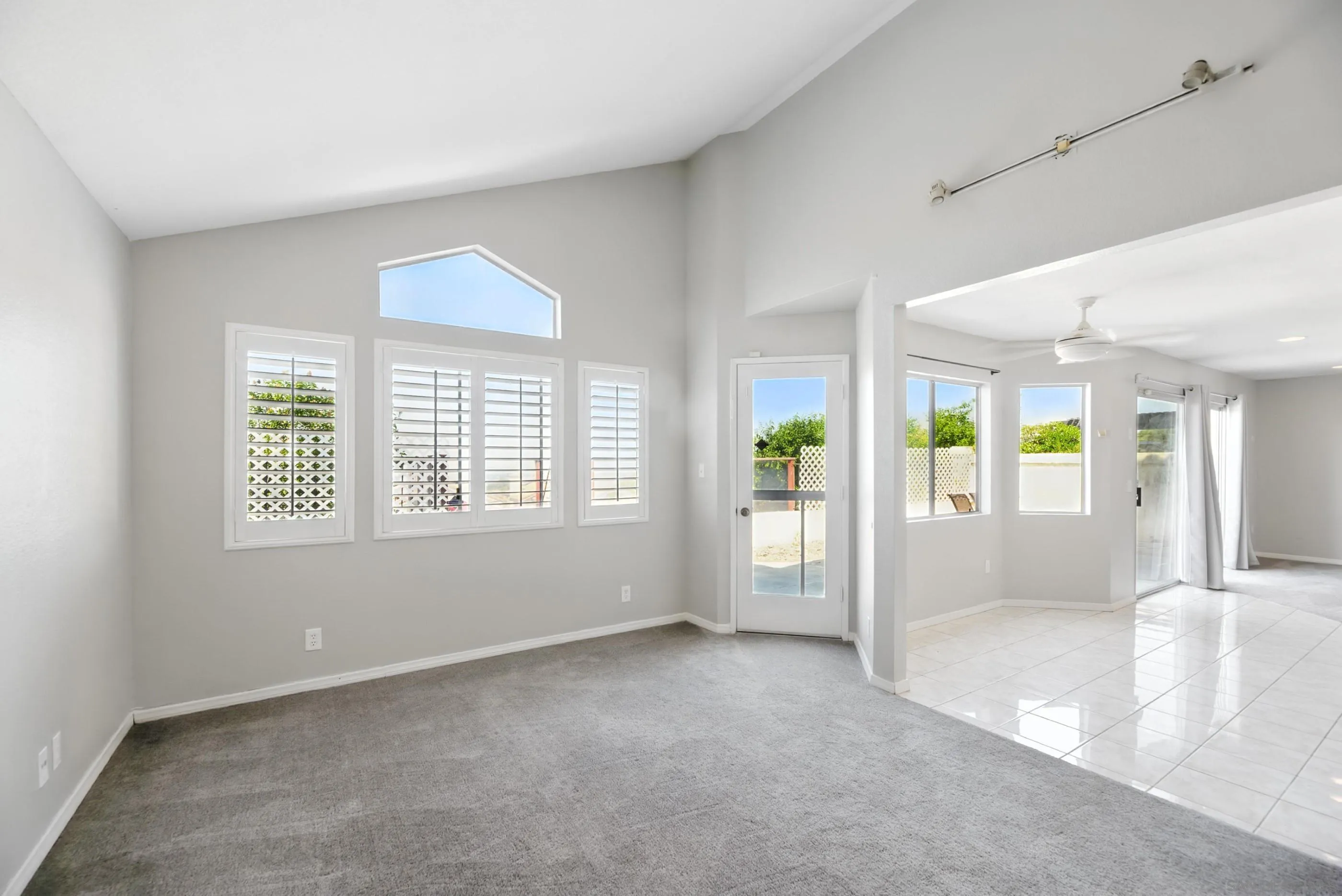 https://cdn.realtyfeed.com/cdn/127/250037319/8330f806f6a1ca98e04f8c963df4dc3d.webp
