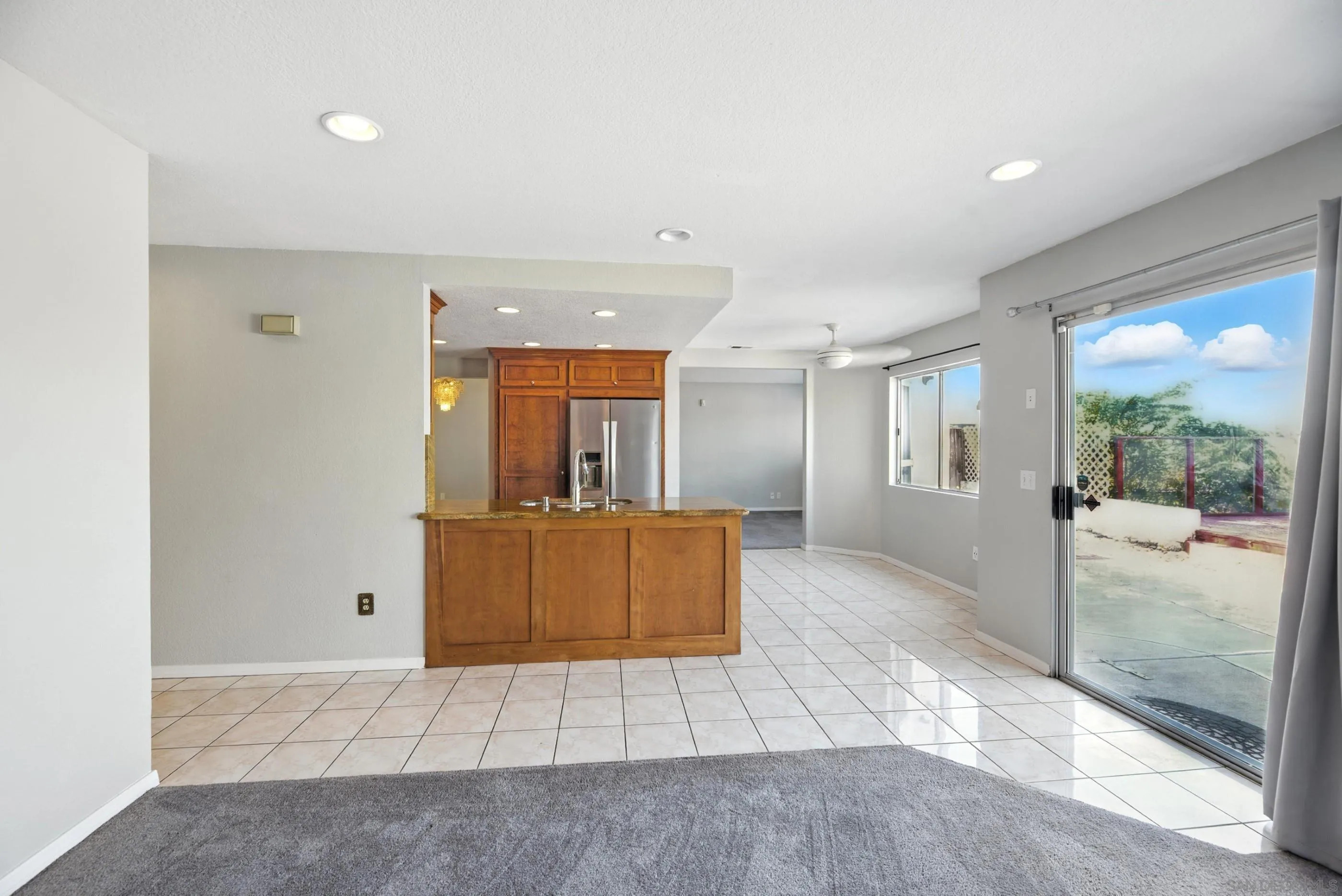 https://cdn.realtyfeed.com/cdn/127/250037319/8f51eb02d9a6f3833695d136ca1deda4.webp