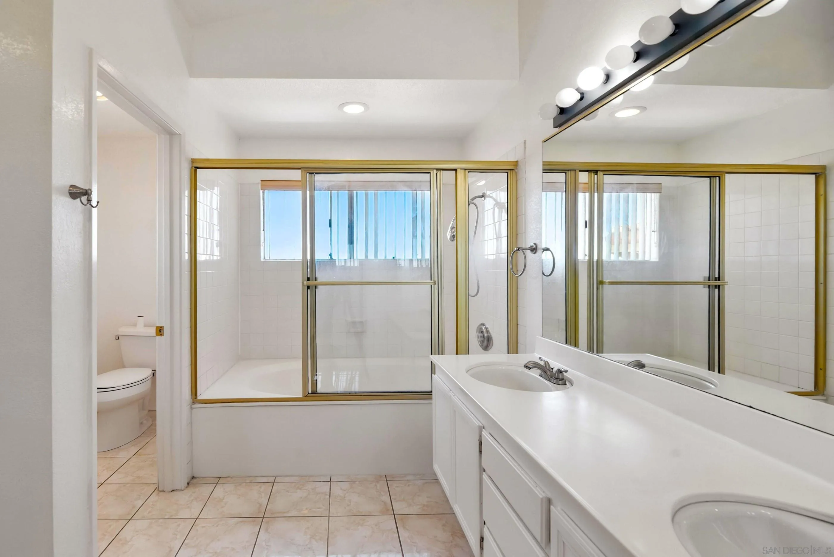 https://cdn.realtyfeed.com/cdn/127/250037319/e15121b12871236696fb31e941cfa432.webp