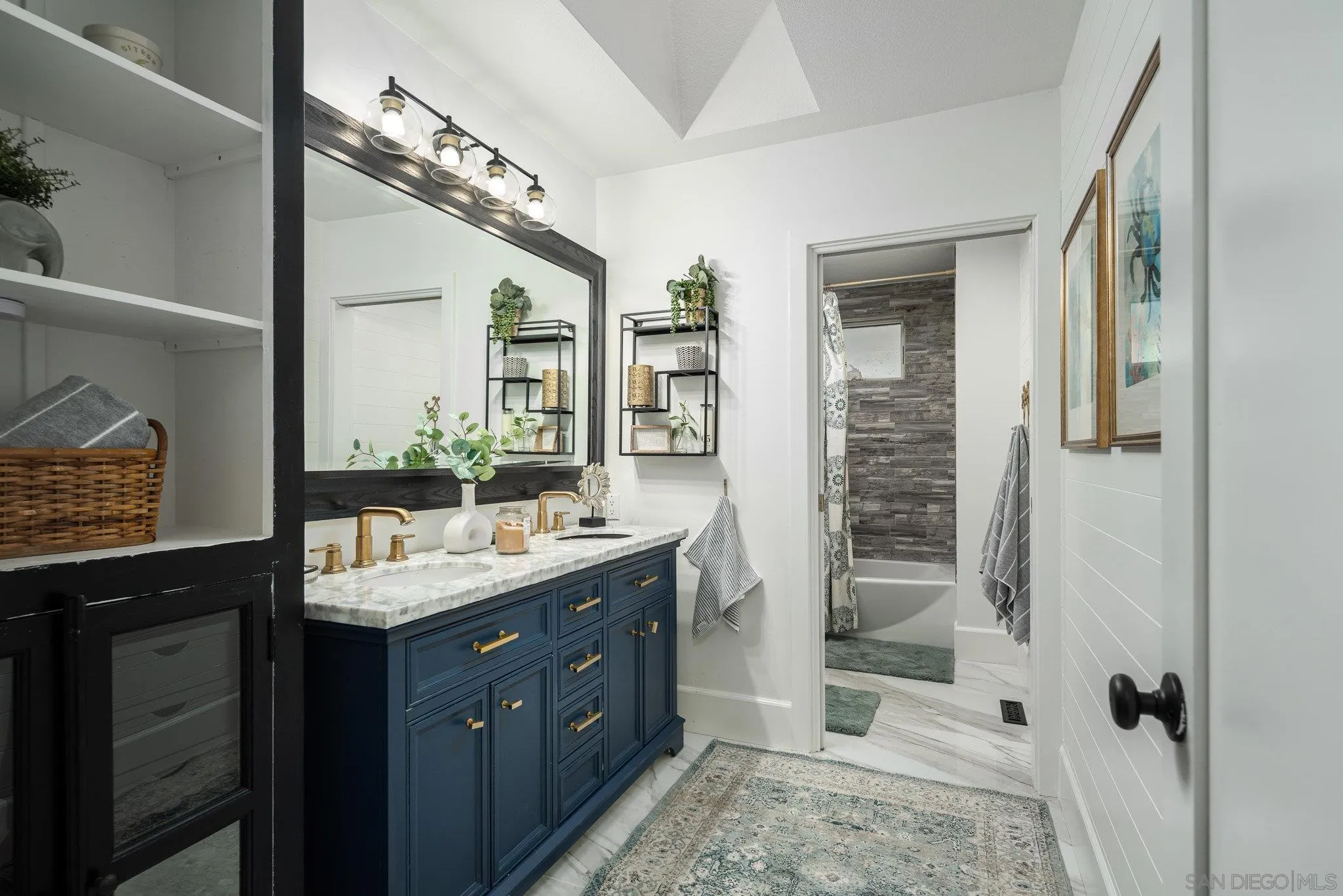 https://cdn.realtyfeed.com/cdn/127/250037320/347eebb9949f639456b3f9b5c163729d.webp