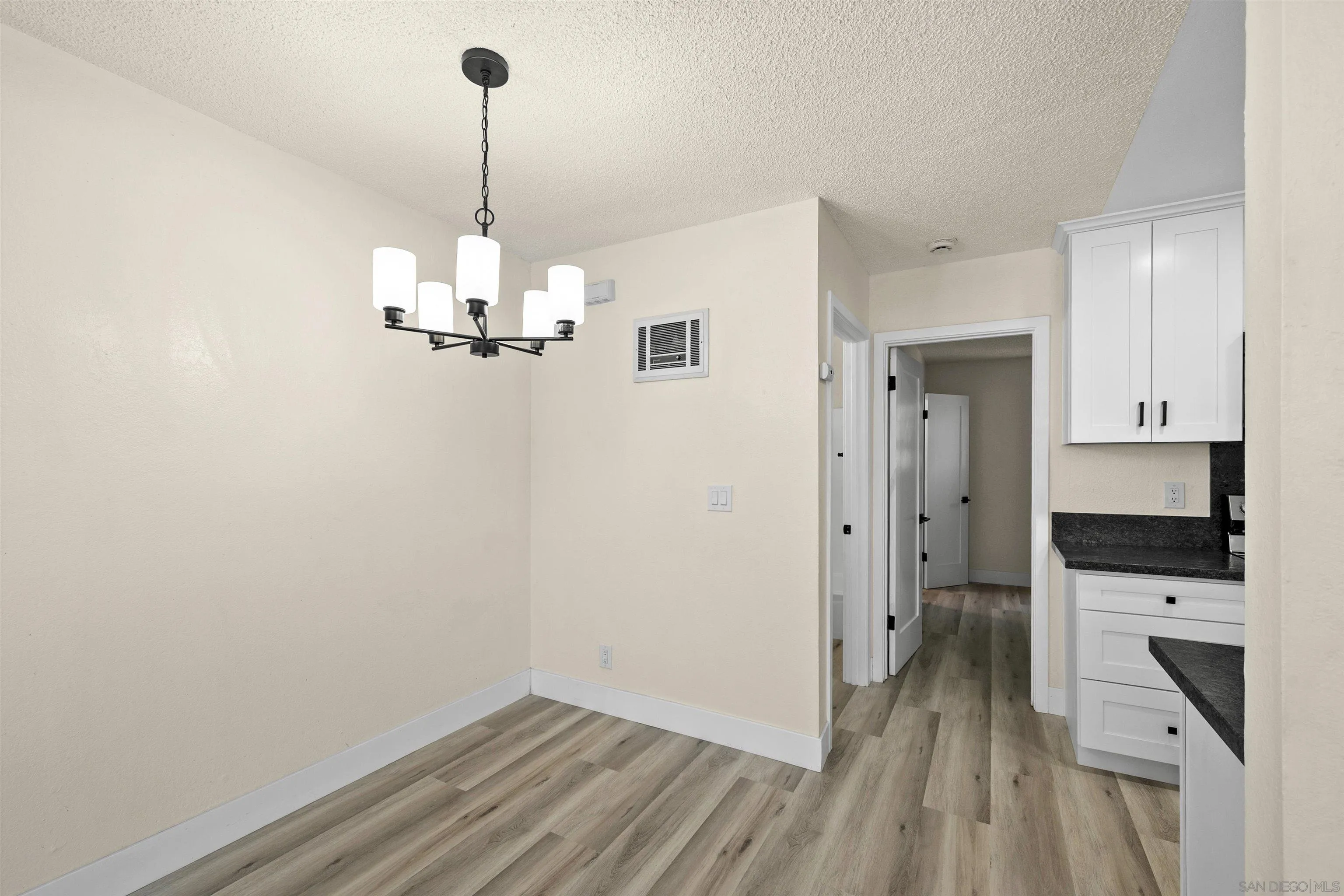 https://cdn.realtyfeed.com/cdn/127/250037322/0c493c518caf71063ce40ff9414ba3b4.webp