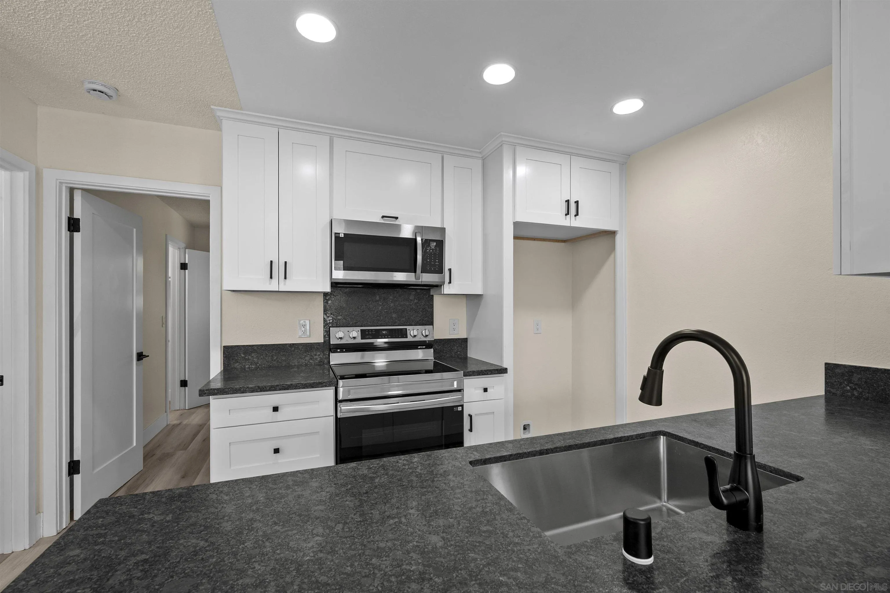 https://cdn.realtyfeed.com/cdn/127/250037322/5fa93f9e2a3f54a6c6d5edc5e3356431.webp