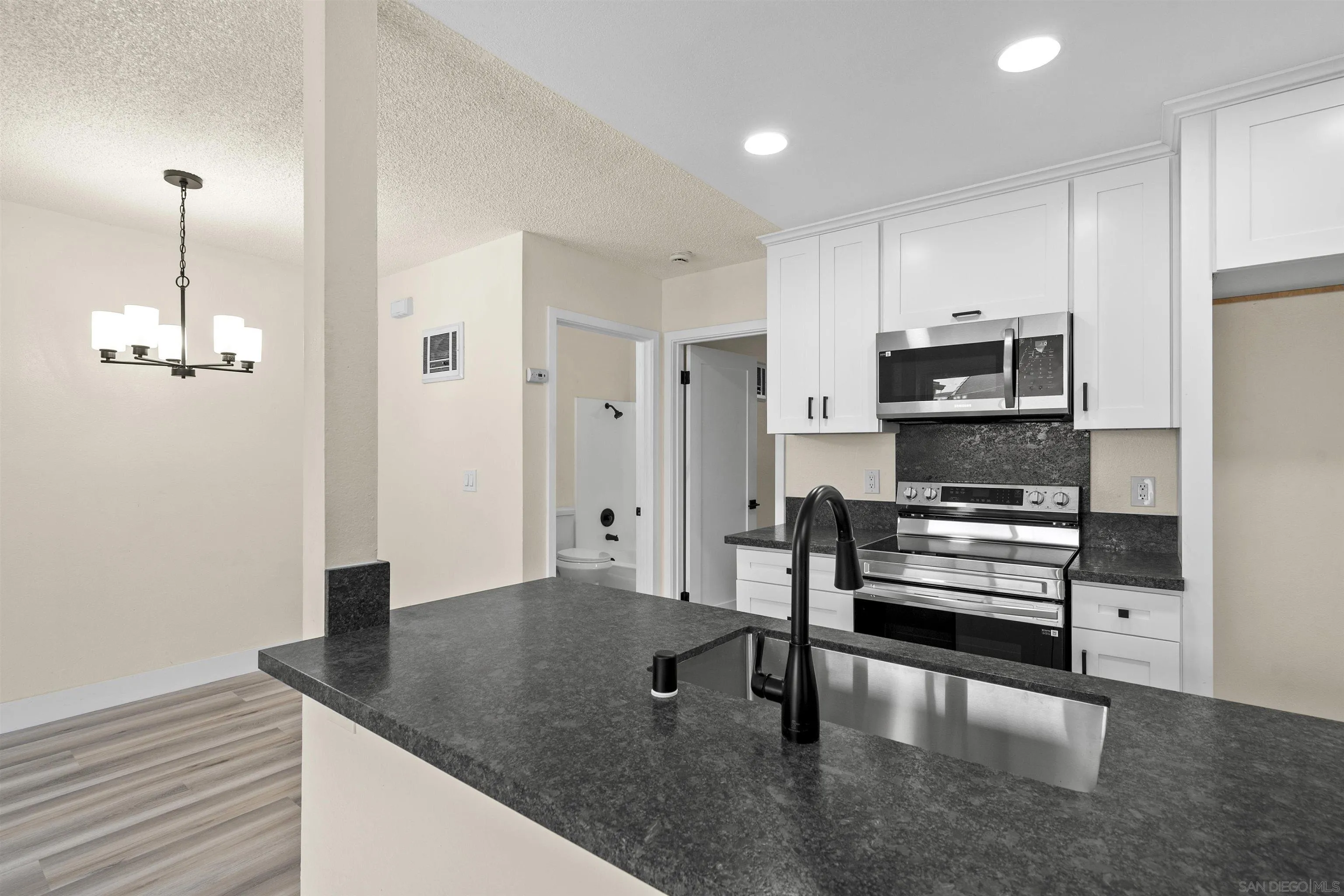 https://cdn.realtyfeed.com/cdn/127/250037322/8ce12c6a7d9131bb7c5503ae02079558.webp