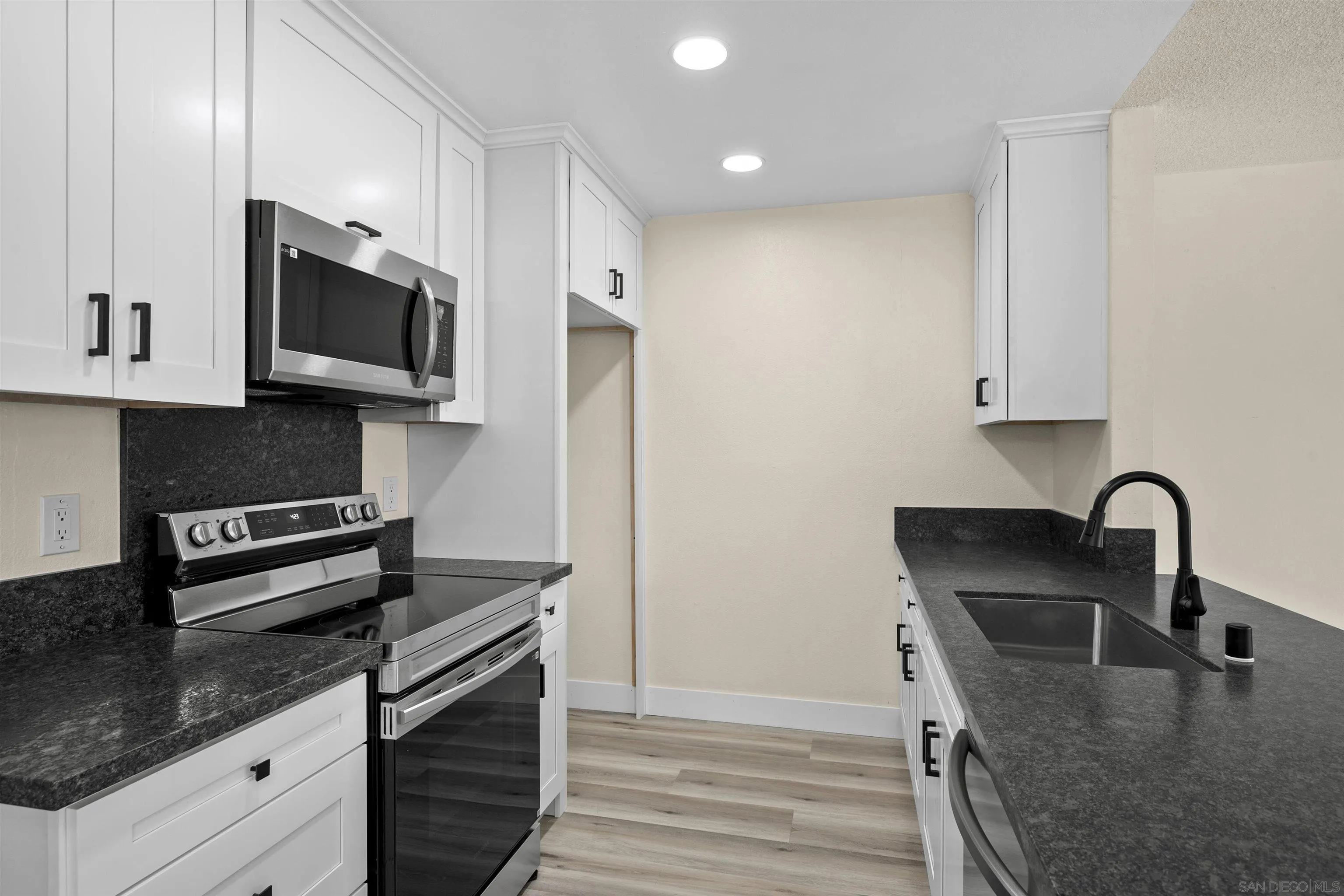 https://cdn.realtyfeed.com/cdn/127/250037322/9d9fa5dca6825614a32928e3afd8cc75.webp