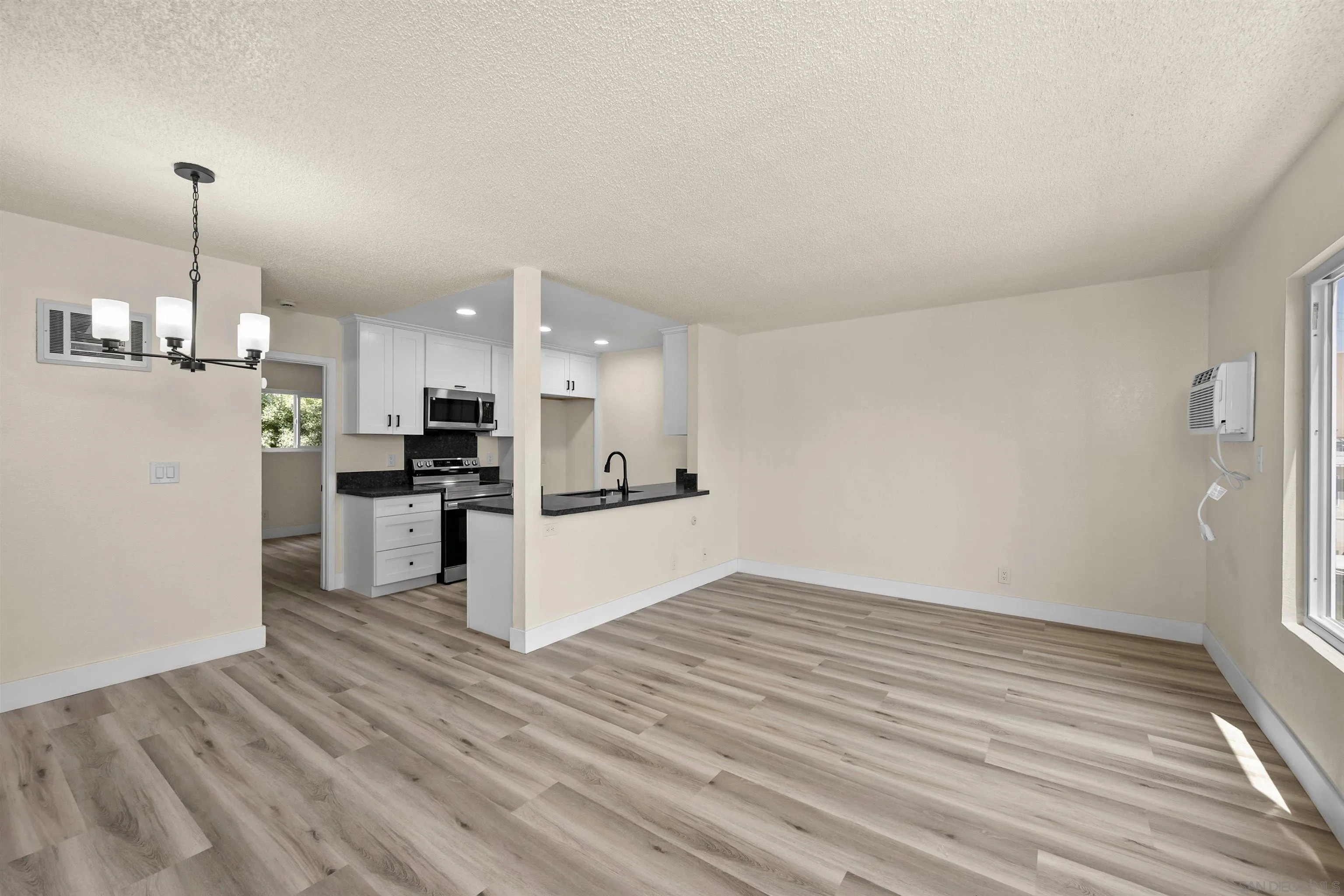 https://cdn.realtyfeed.com/cdn/127/250037322/b5c6ae7af60e9daf8bdac009431d88e2.webp