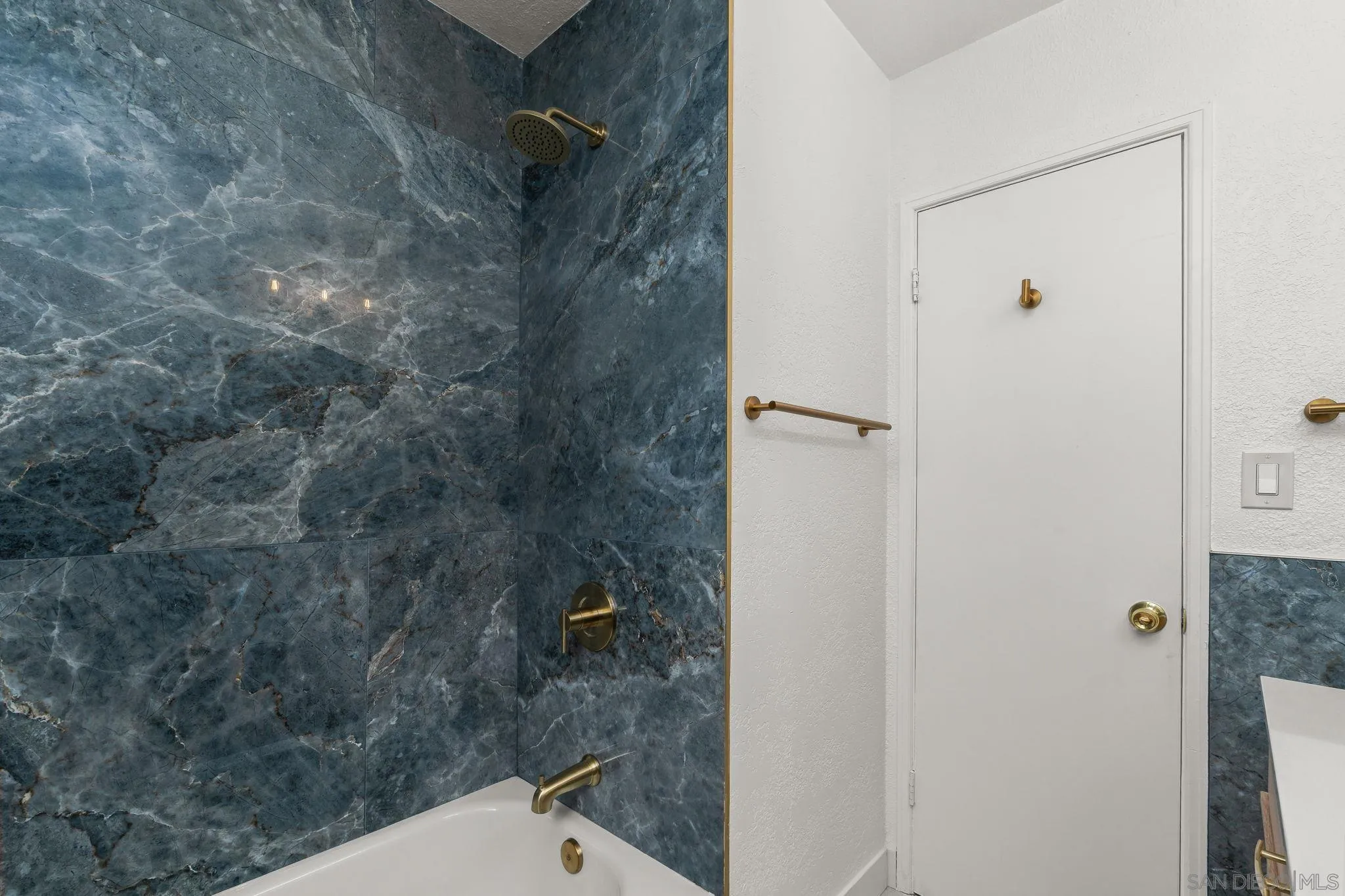 https://cdn.realtyfeed.com/cdn/127/250037323/3cfb3ecd71777aa09dfaa4823ba5f154.webp