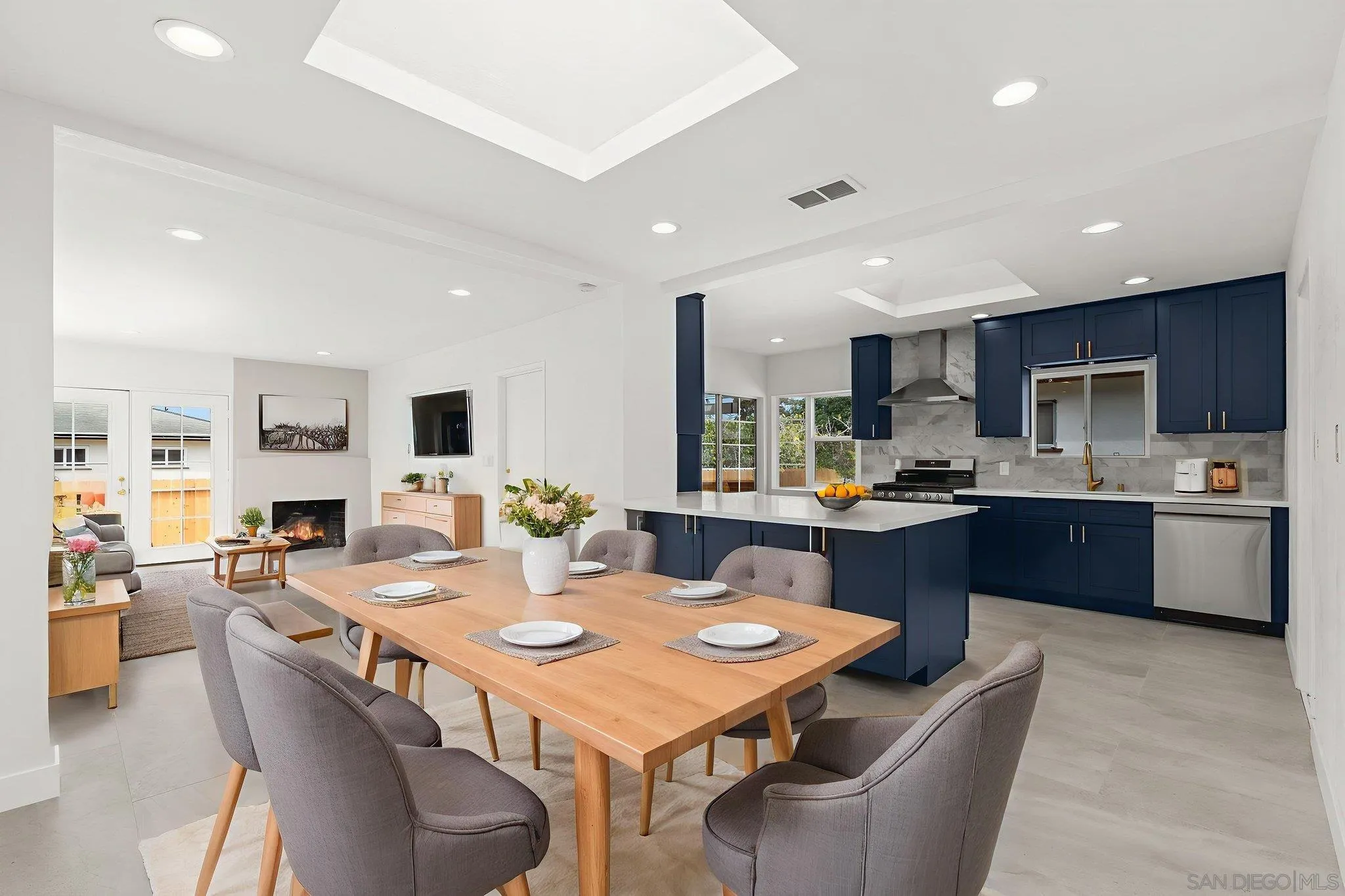 https://cdn.realtyfeed.com/cdn/127/250037323/845f66e4f65317dcd04091c3195db52c.webp