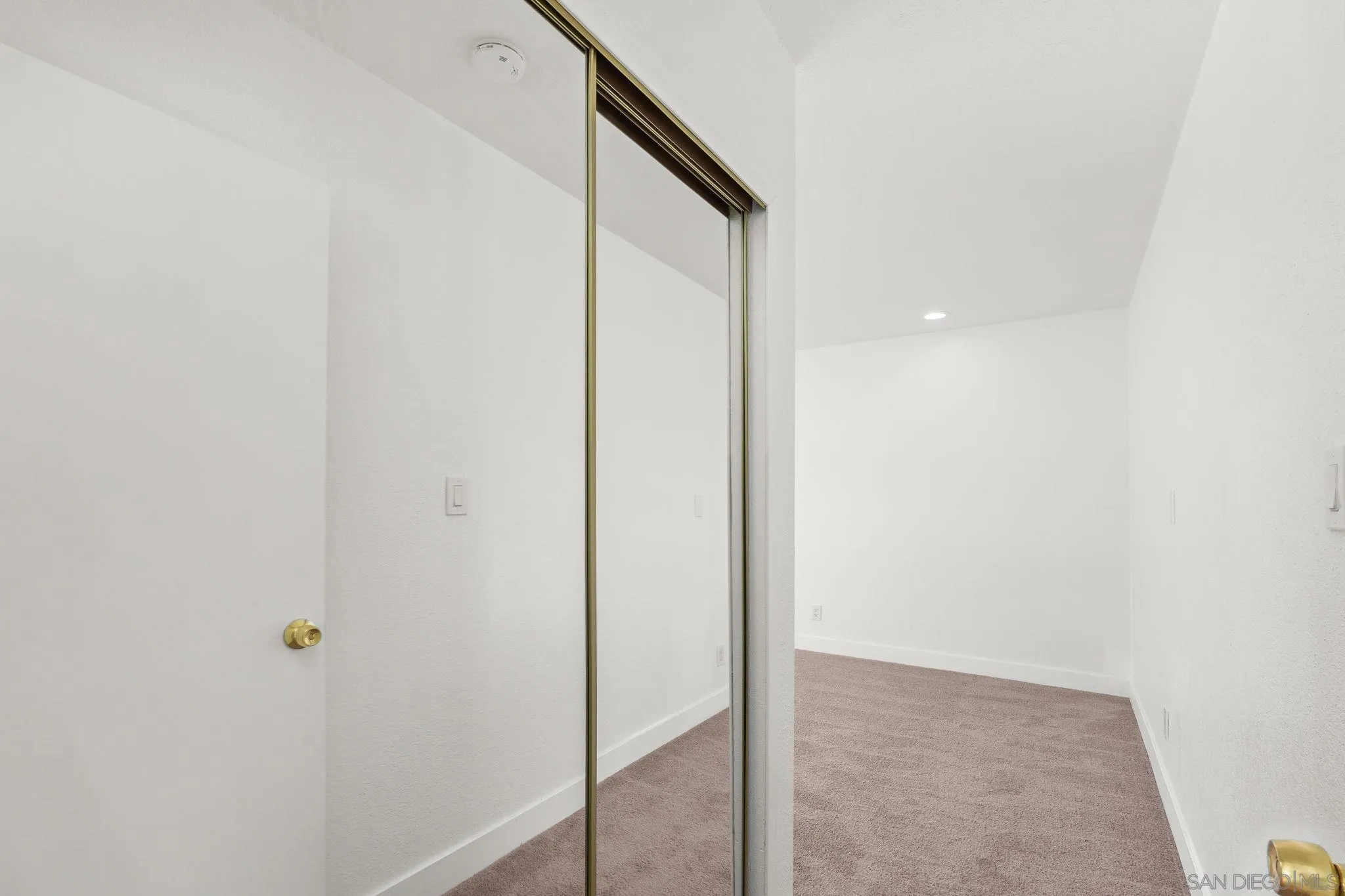 https://cdn.realtyfeed.com/cdn/127/250037323/a0d460767e6cf1b7588c0cf30ba03020.webp