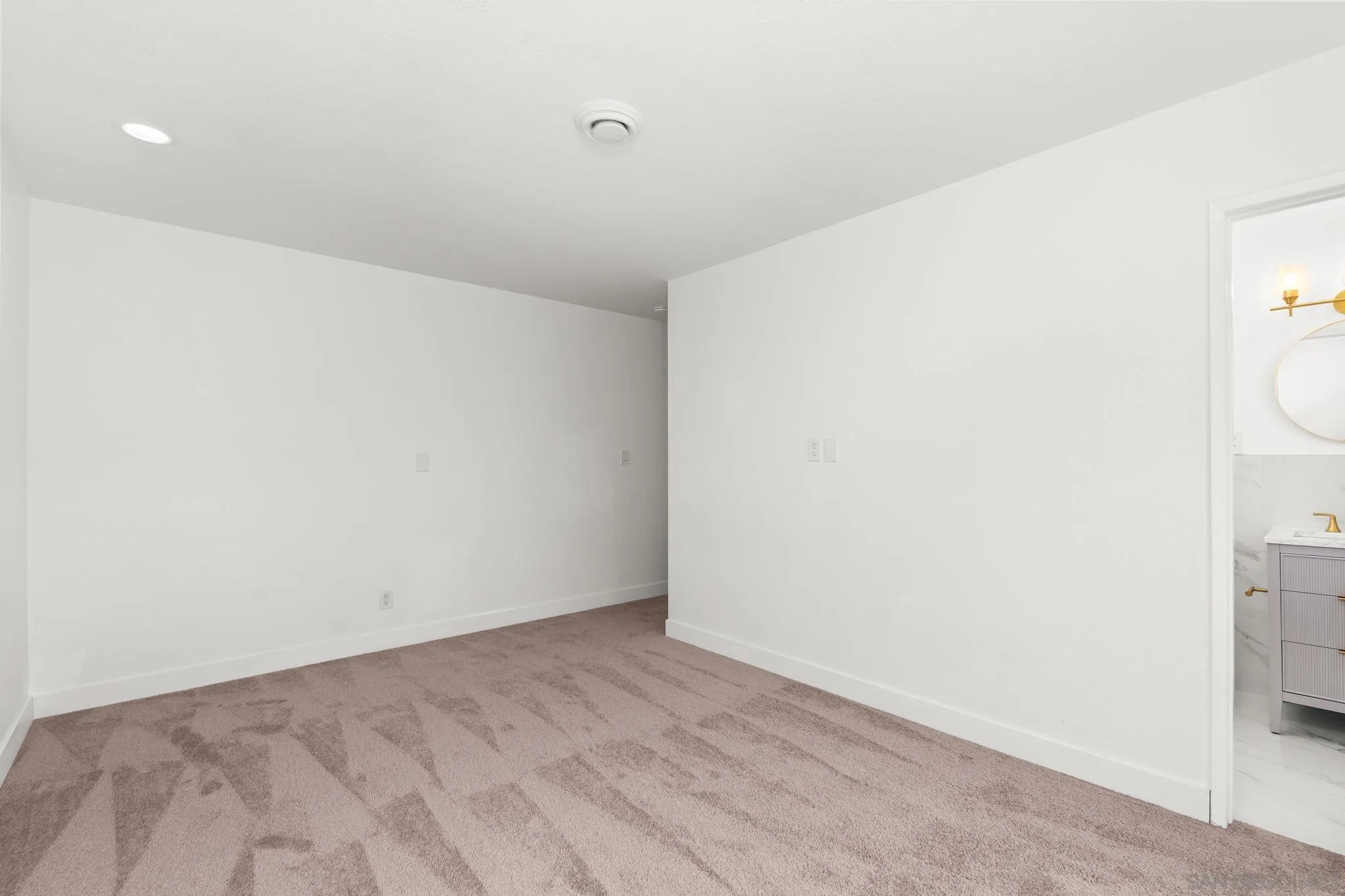 https://cdn.realtyfeed.com/cdn/127/250037323/adadac8e33b9ca1df062d9e46070d5e6.webp