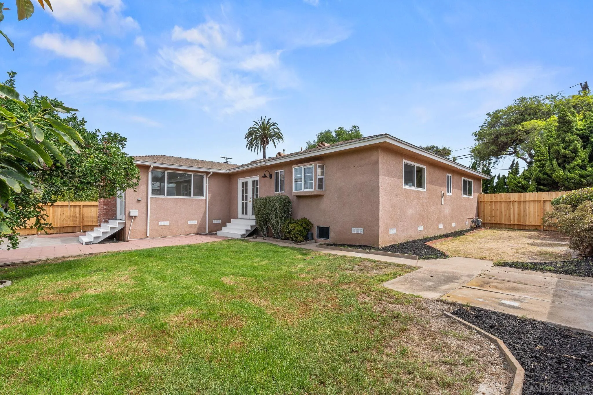 https://cdn.realtyfeed.com/cdn/127/250037323/bf749fd40805653d56022b2452e87688.webp