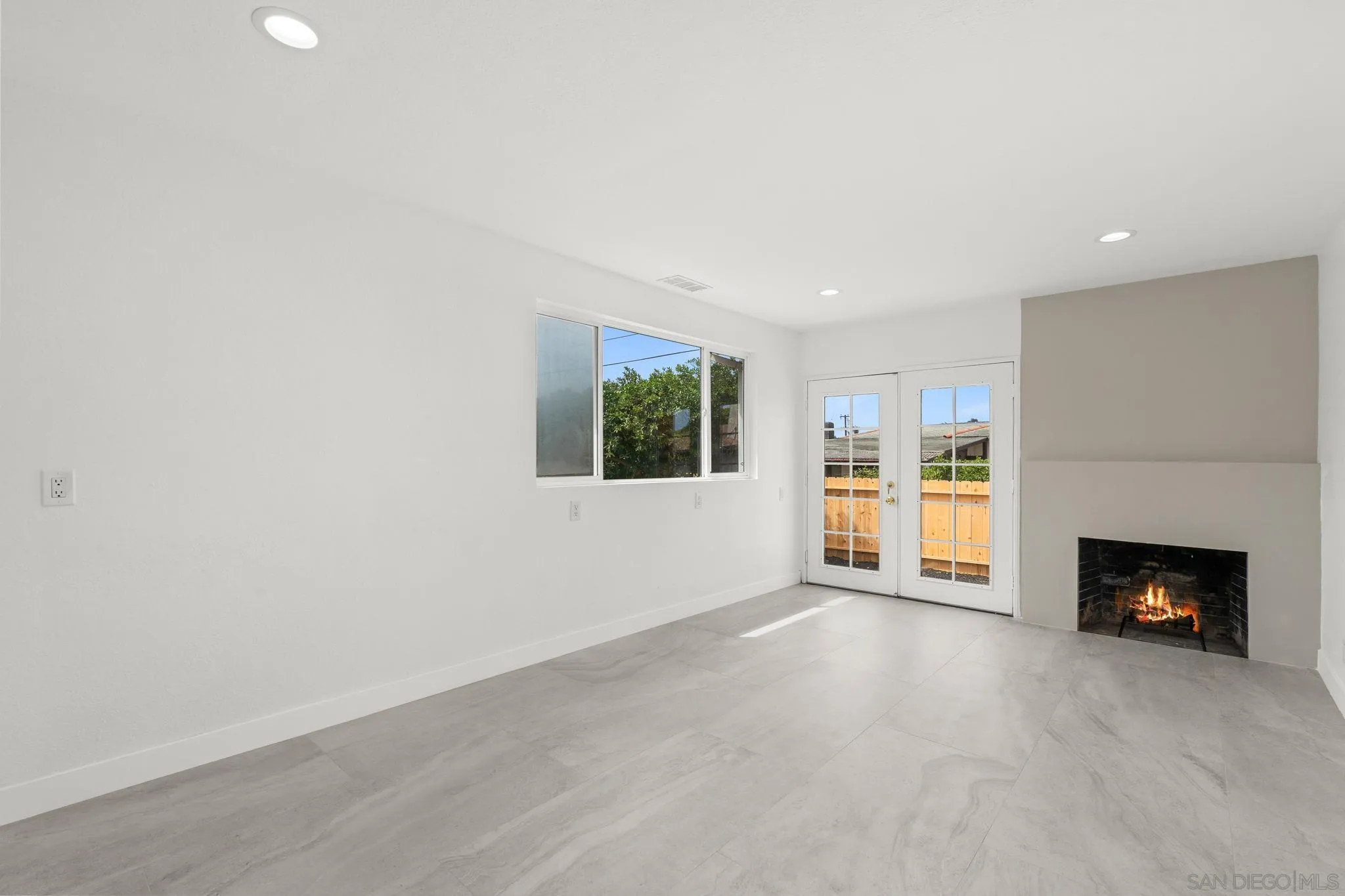 https://cdn.realtyfeed.com/cdn/127/250037323/c975e599d7a6d5d9814806844fc8f284.webp