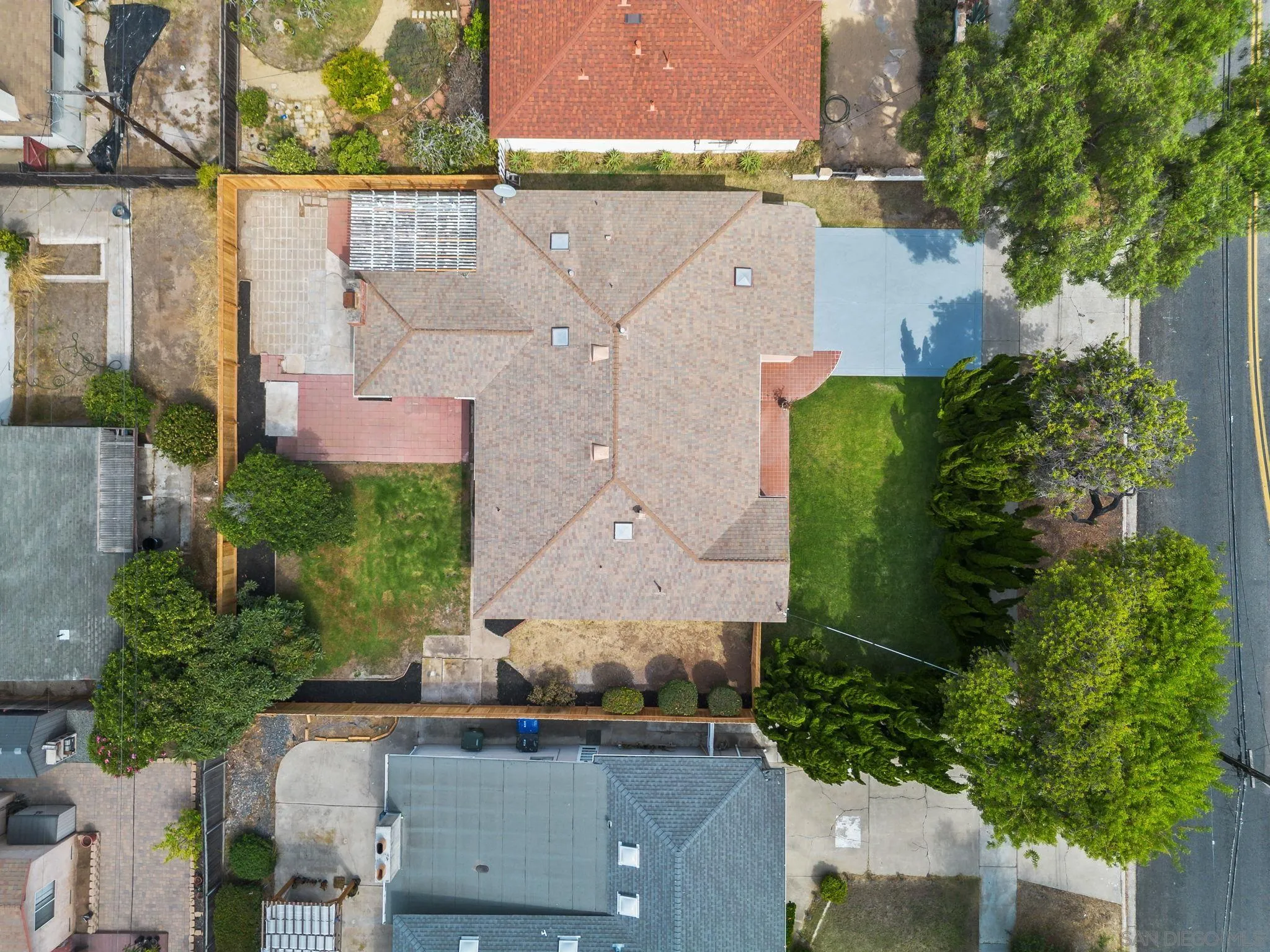 https://cdn.realtyfeed.com/cdn/127/250037323/c9a756f515bc0389fe7153b80c120fa8.webp