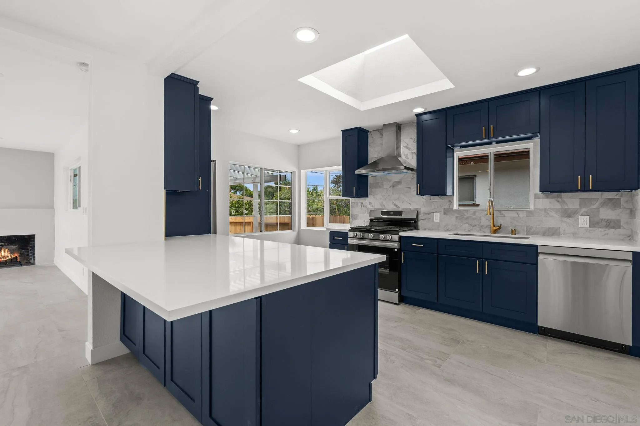 https://cdn.realtyfeed.com/cdn/127/250037323/ca527eba6b89292dccec436a2be42b1b.webp