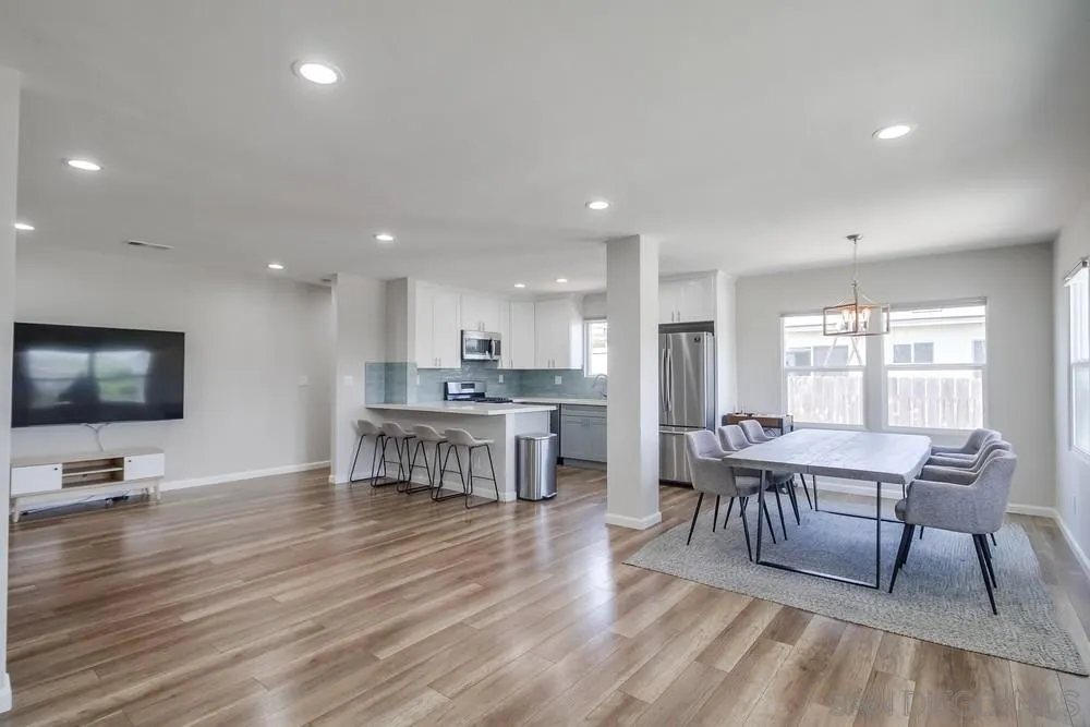 https://cdn.realtyfeed.com/cdn/127/250037324/18a146b9b54a514c60650d284922fdb6.webp