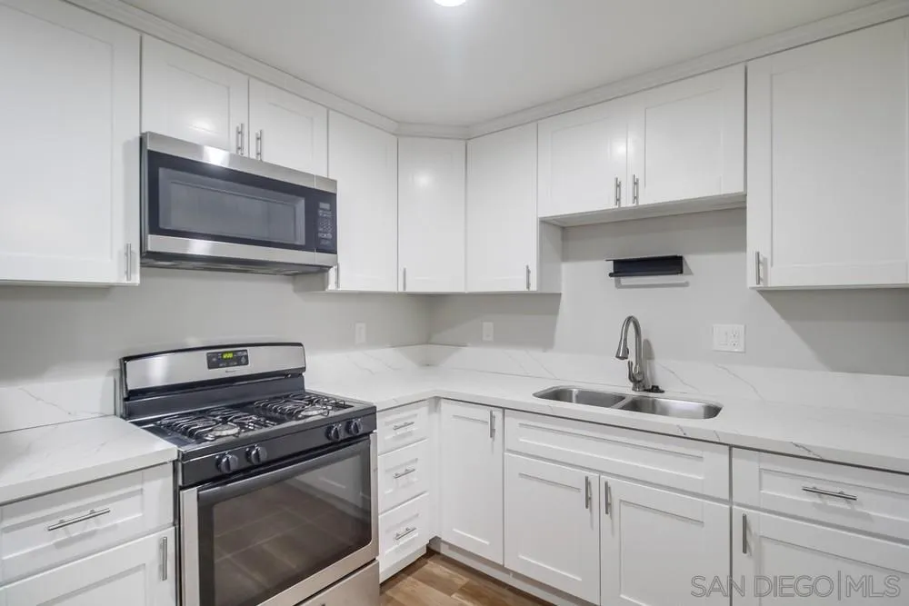 https://cdn.realtyfeed.com/cdn/127/250037324/dc88b0e45c4990e8105aae631bda44d0.webp