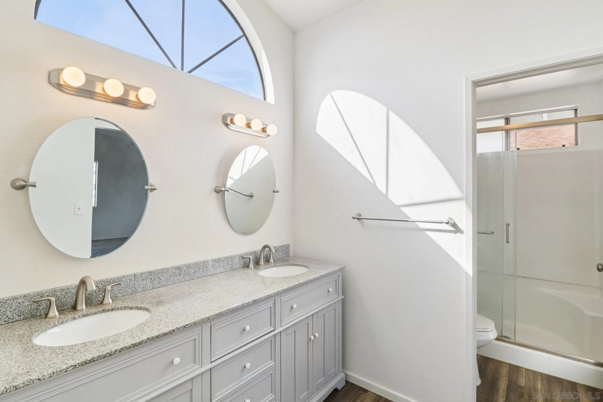 https://cdn.realtyfeed.com/cdn/127/250037326/1a96e2281daaa6f89a832583e9c6bb81.webp