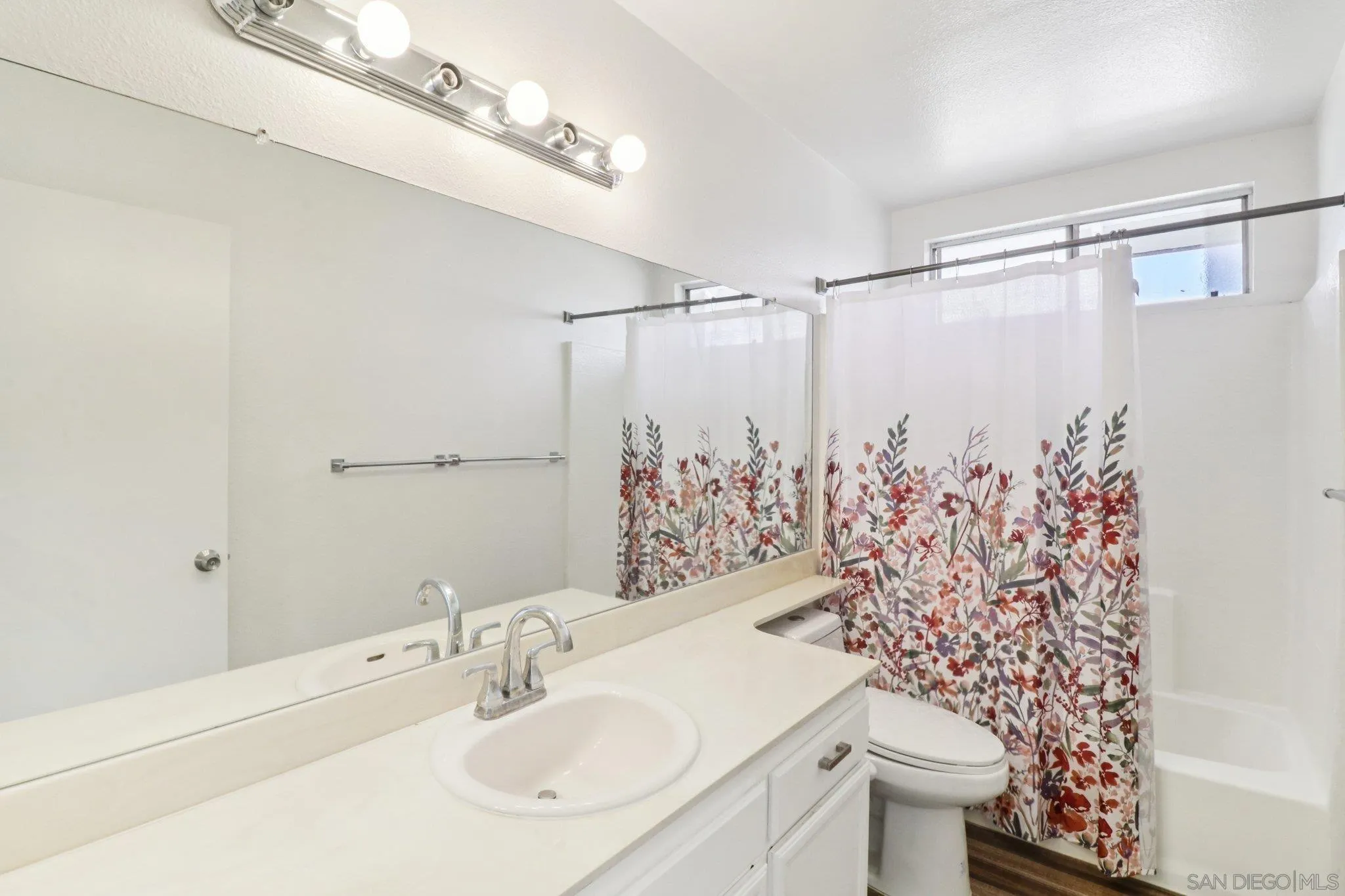 https://cdn.realtyfeed.com/cdn/127/250037326/48811143c2f89c689d7c7eecccf2d14c.webp