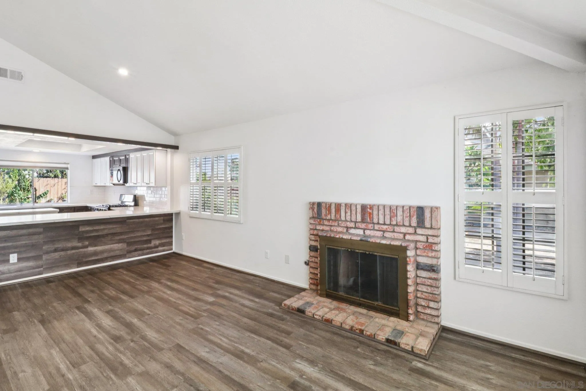 https://cdn.realtyfeed.com/cdn/127/250037326/4dcf4b69db40a0c9a4e5527ddf72b21d.webp