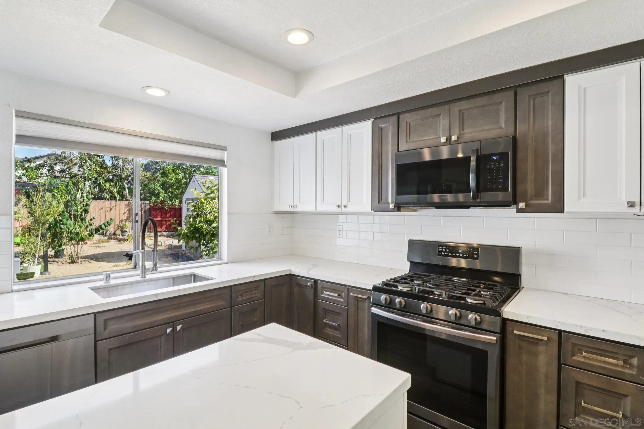 https://cdn.realtyfeed.com/cdn/127/250037326/bc5bf18ec2a20b456c1490fc7ea1fba7.webp