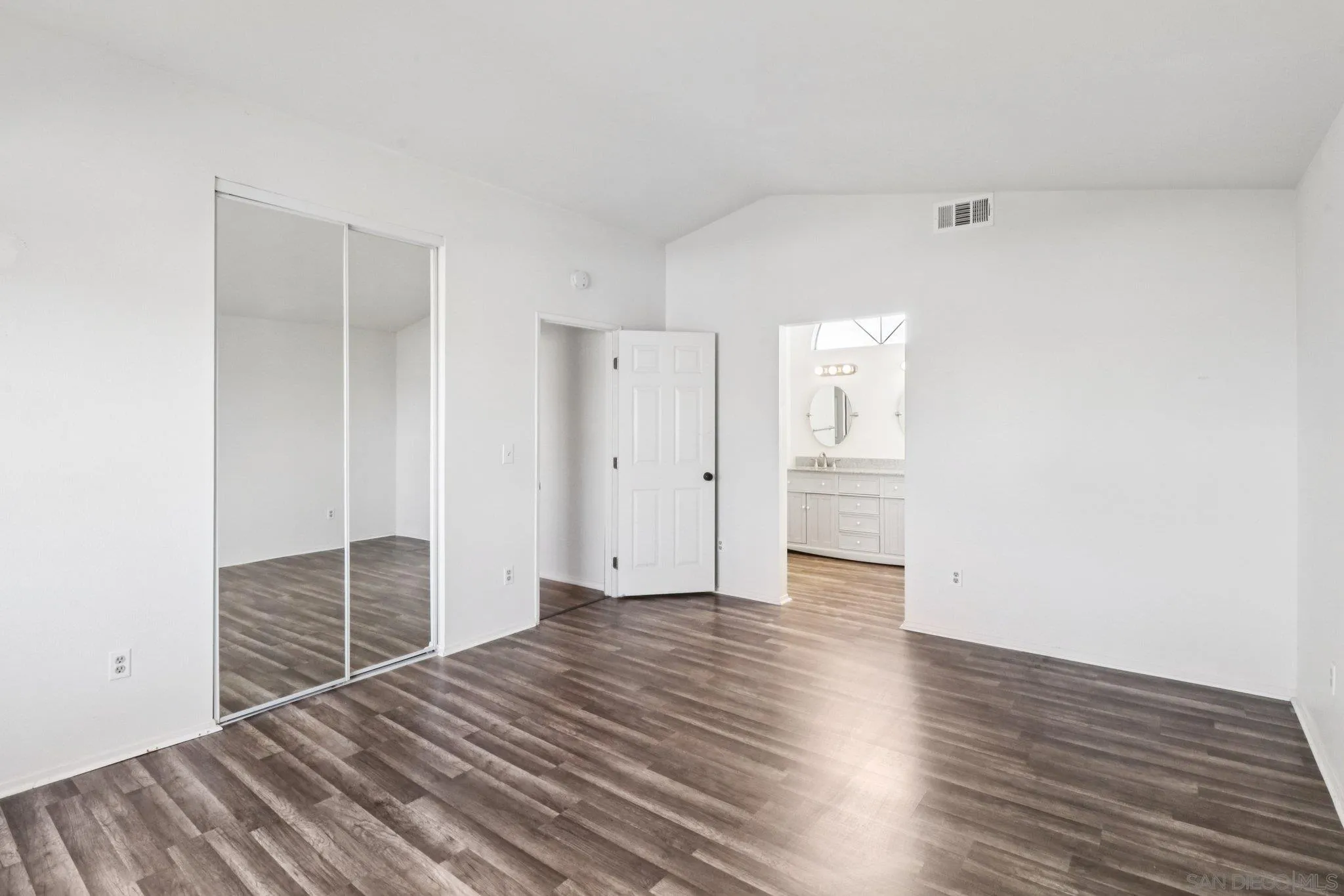 https://cdn.realtyfeed.com/cdn/127/250037326/c8ce26e47363d47e23061b0098453a80.webp